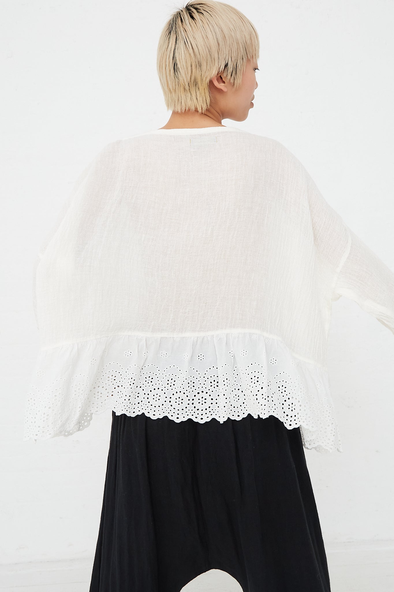 Ichi Noir - Linen Top in White back