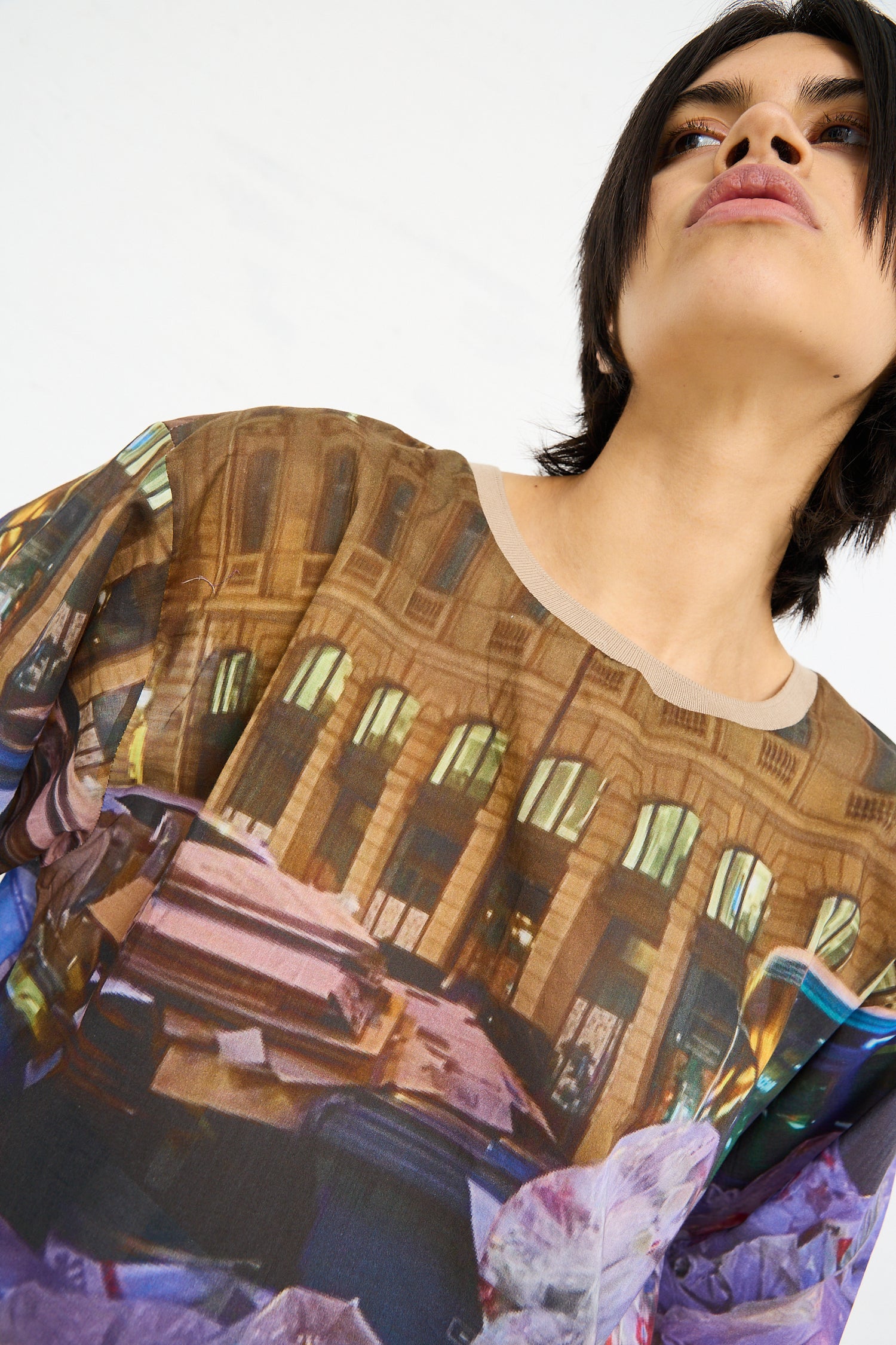 Woman in a Cotton No. 77 Holiday Paris Strike Tee by Bless with architectural print looking up.