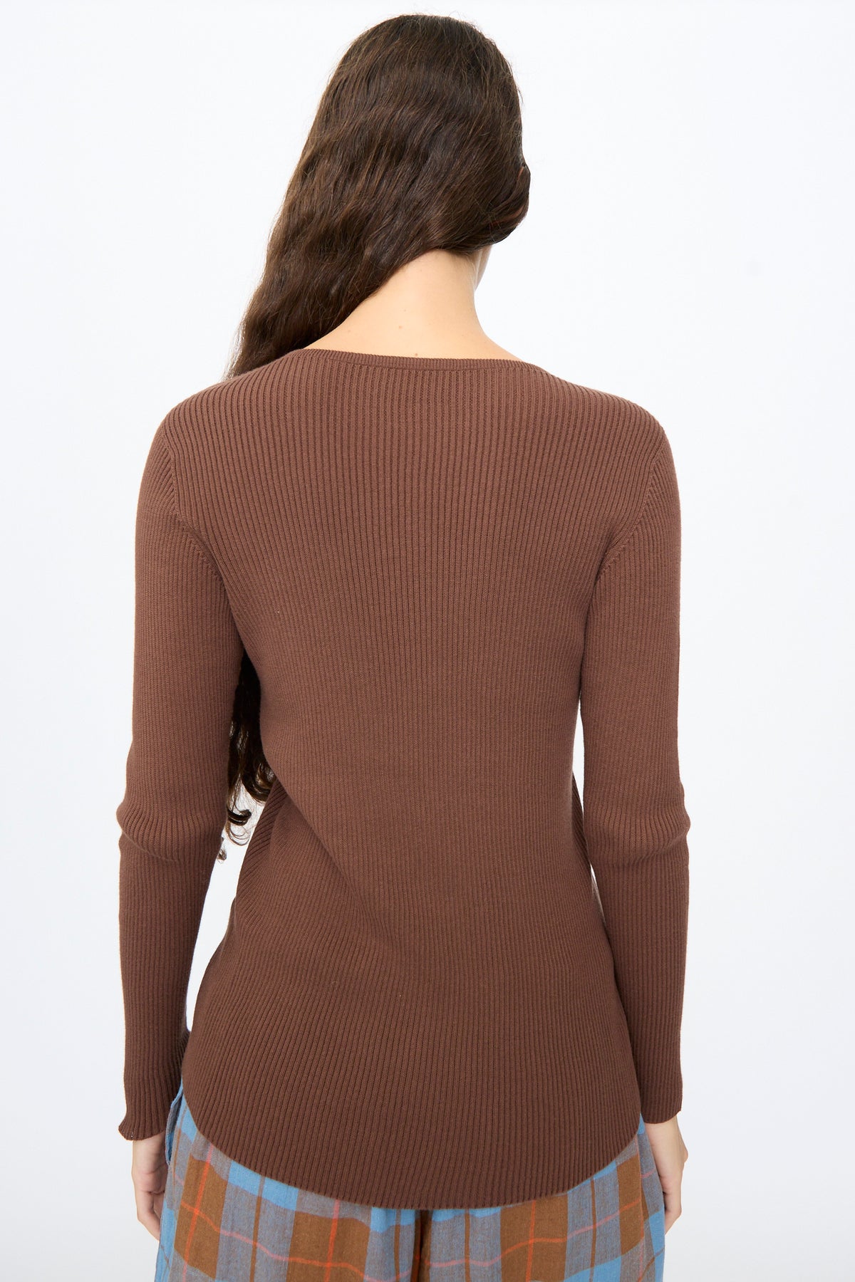 Back view of a brown Ichi Antiquités Cotton Rib Knit Pullover in a slim-fit, rib-knit design.