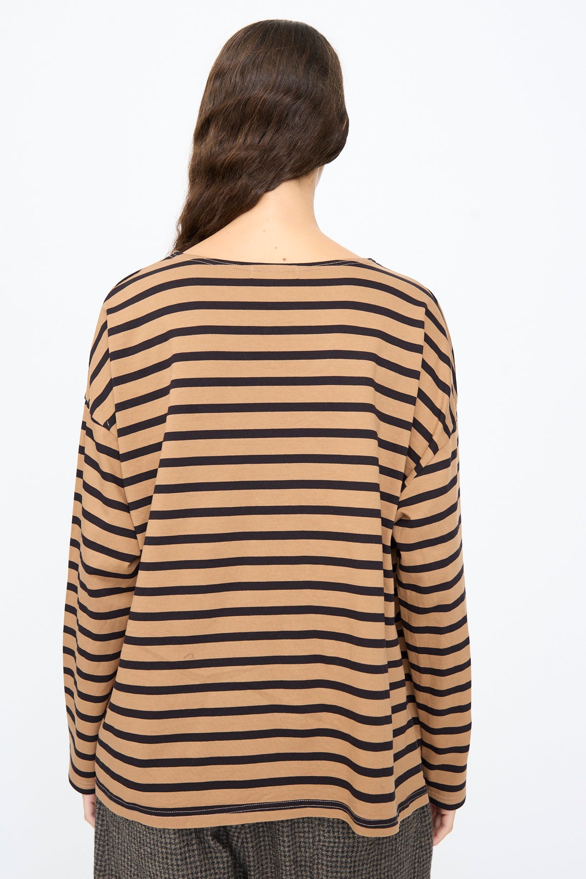 Back view of a person wearing an Ichi Antiquités Cotton Stripe Pullover in mocha and navy.