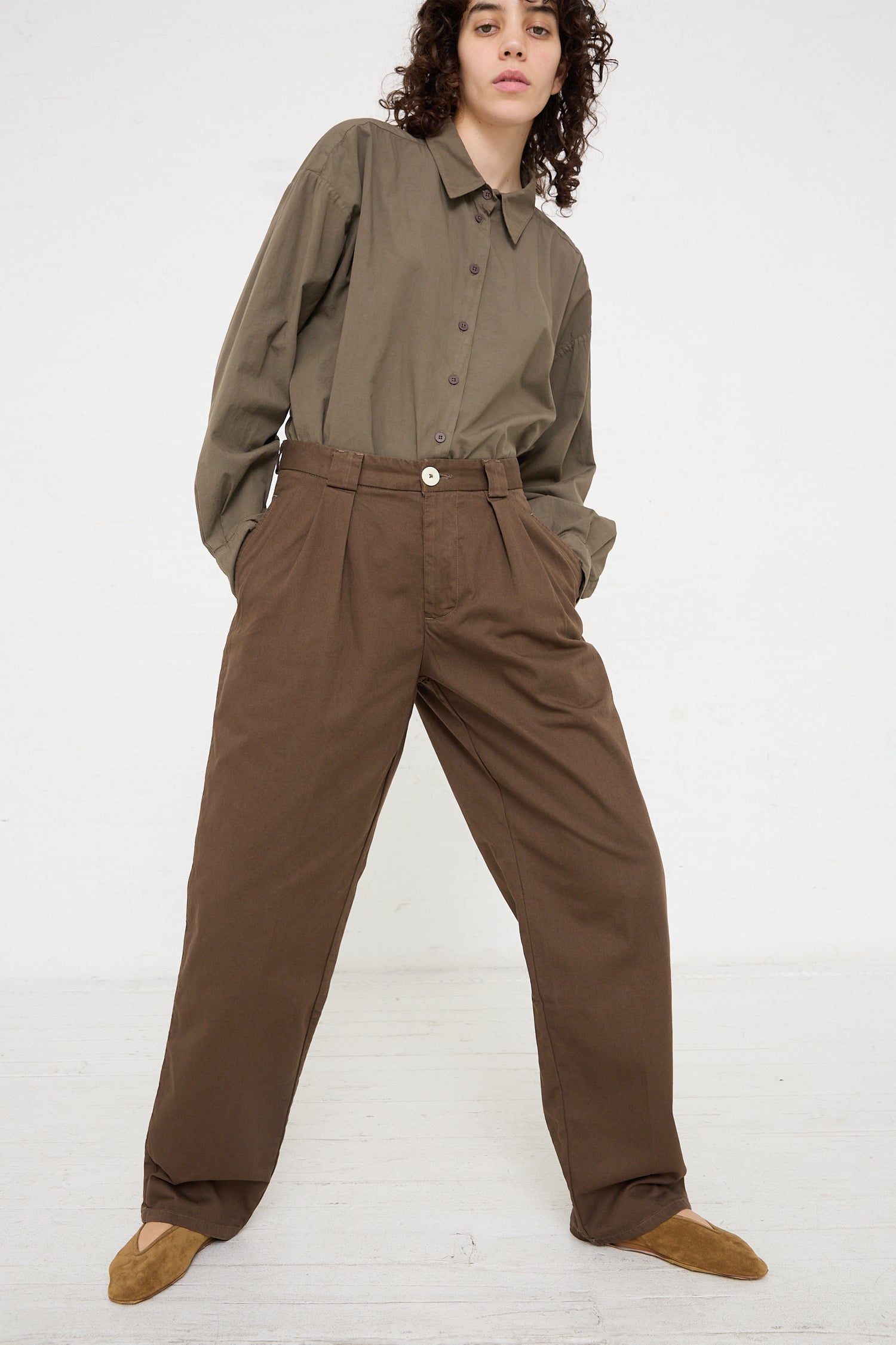 A woman wearing the Jesse Kamm organic cotton brown wide leg pants and The Trouser in Mushroom.