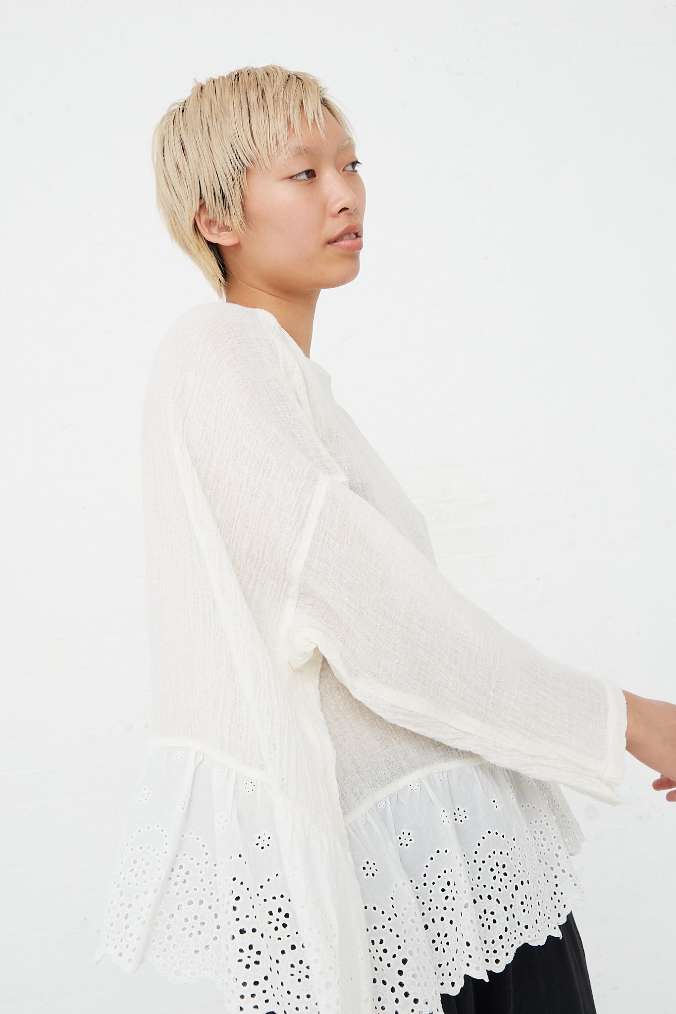 Ichi Noir - Linen Top in White side view