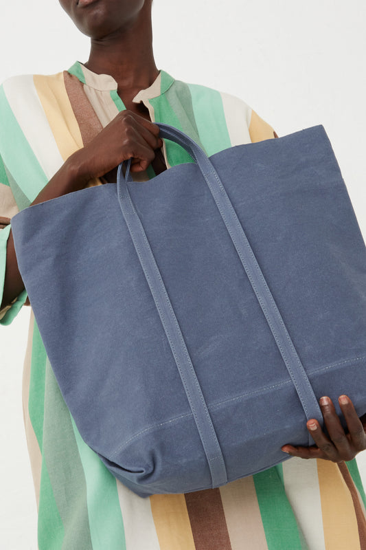 Amiacalva - Light Ounce Canvas Tote in Grey detail 