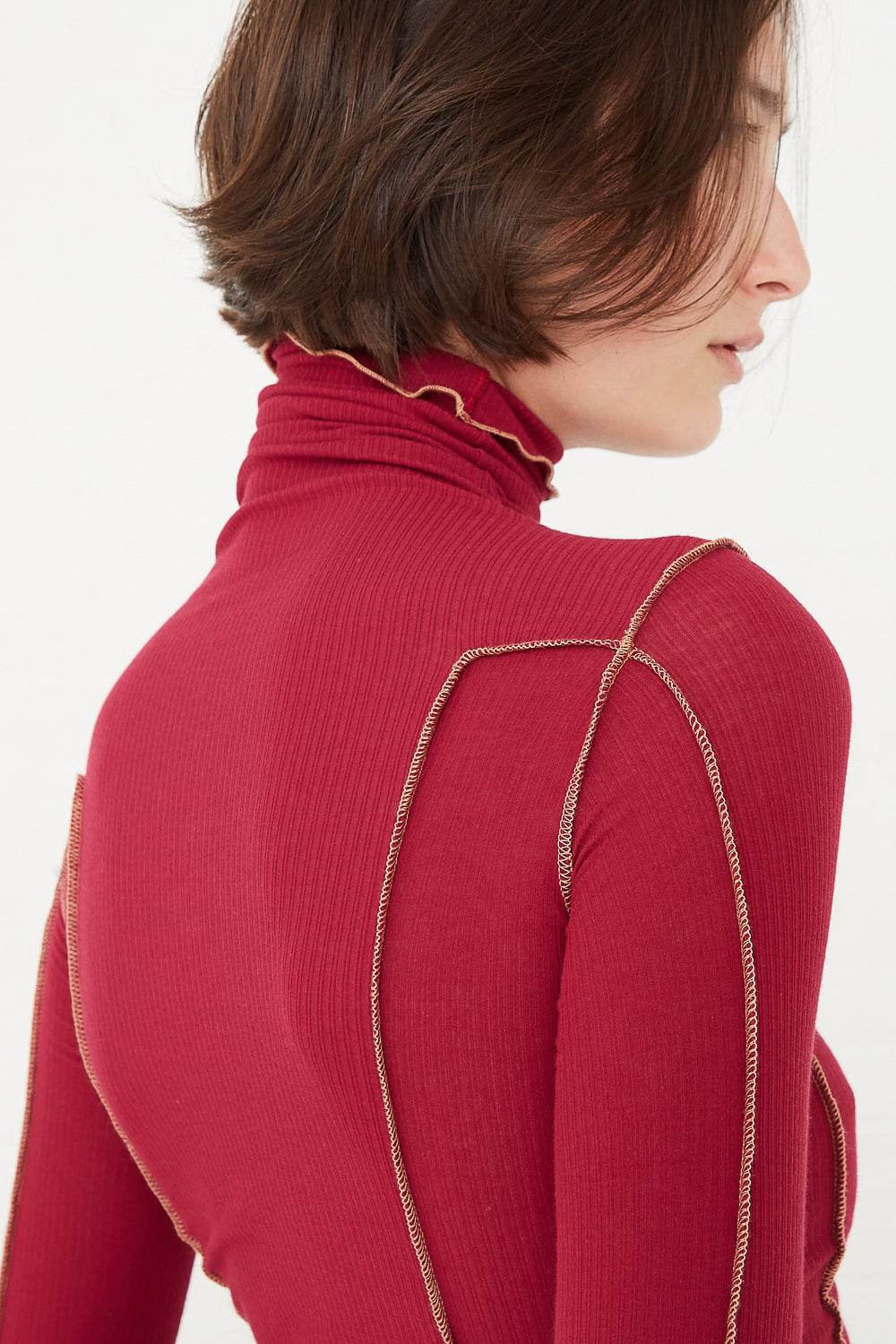 Baserange - Omato Turtleneck in Burned Red shoulder seam detail