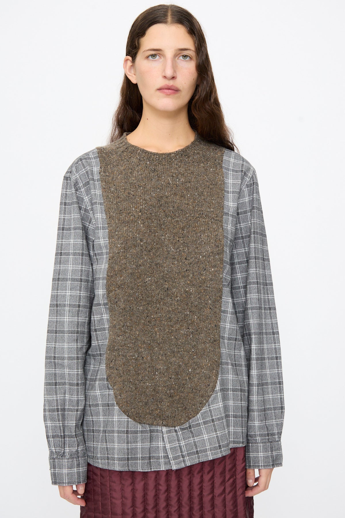 Bless No. 68 Frontinsertpullover in Unique I, a relaxed-fit flannel pullover in grey plaid featuring a wide brown knit front panel and a maroon quilted hem.