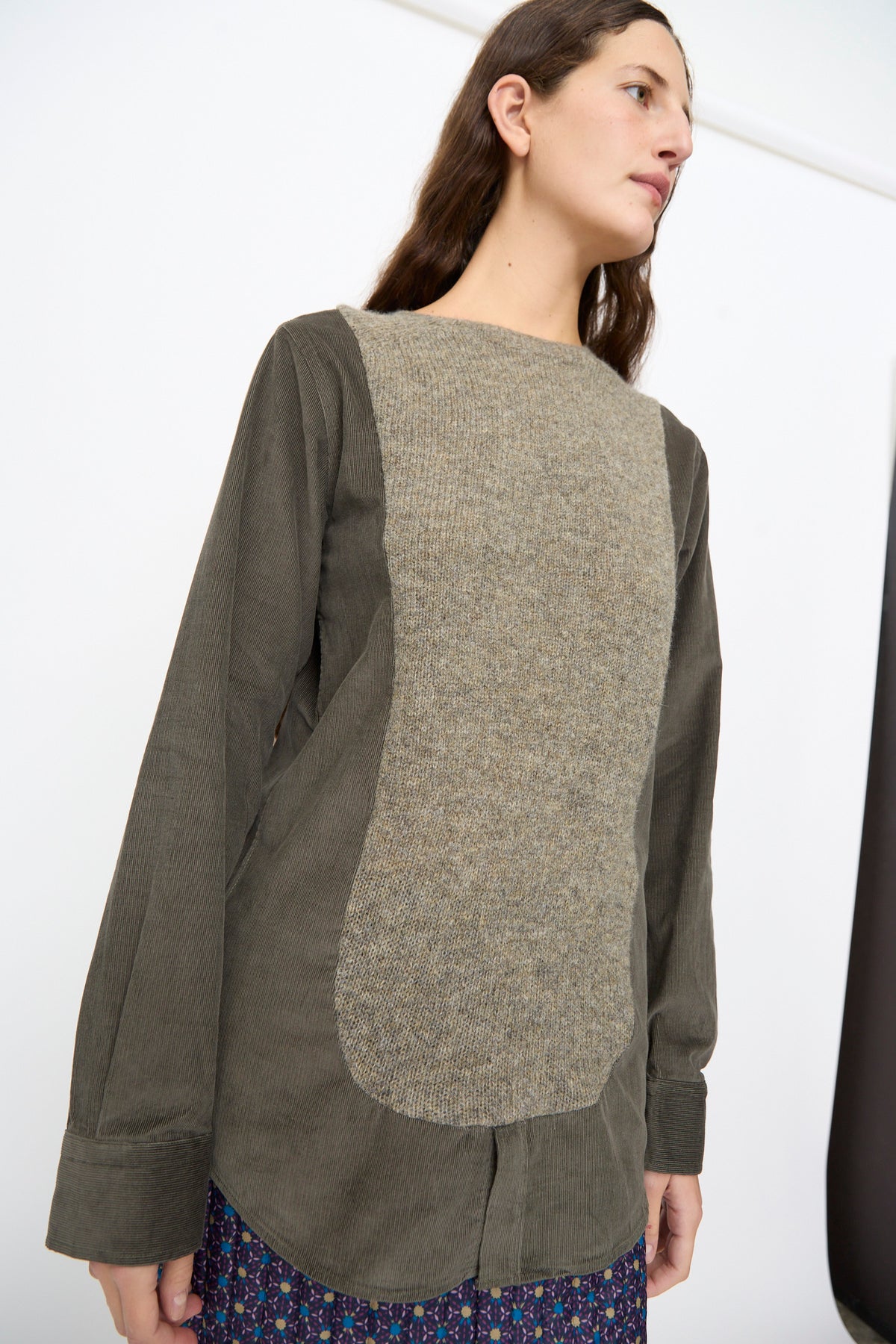 Bless No. 68 Frontinsertpullover in Unique III: a relaxed-fit pullover with a wide, textured front panel in olive green and brown.