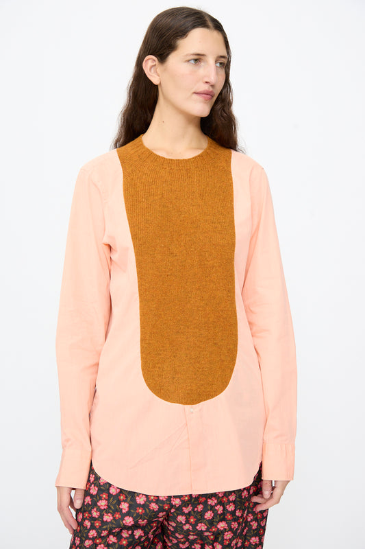 Bless No. 68 Frontinsertpullover in Unique V, a light peach Shetland wool long-sleeved pullover with a wide, rust-colored knit panel centered on the chest.