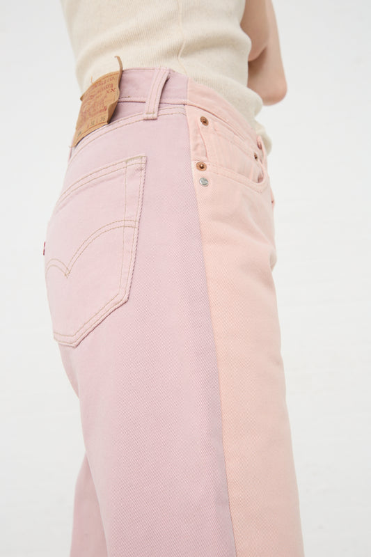 Woman wearing Bless No. 73 Jeanspleatfront in Pink/Purple with a leather patch on the waistband.