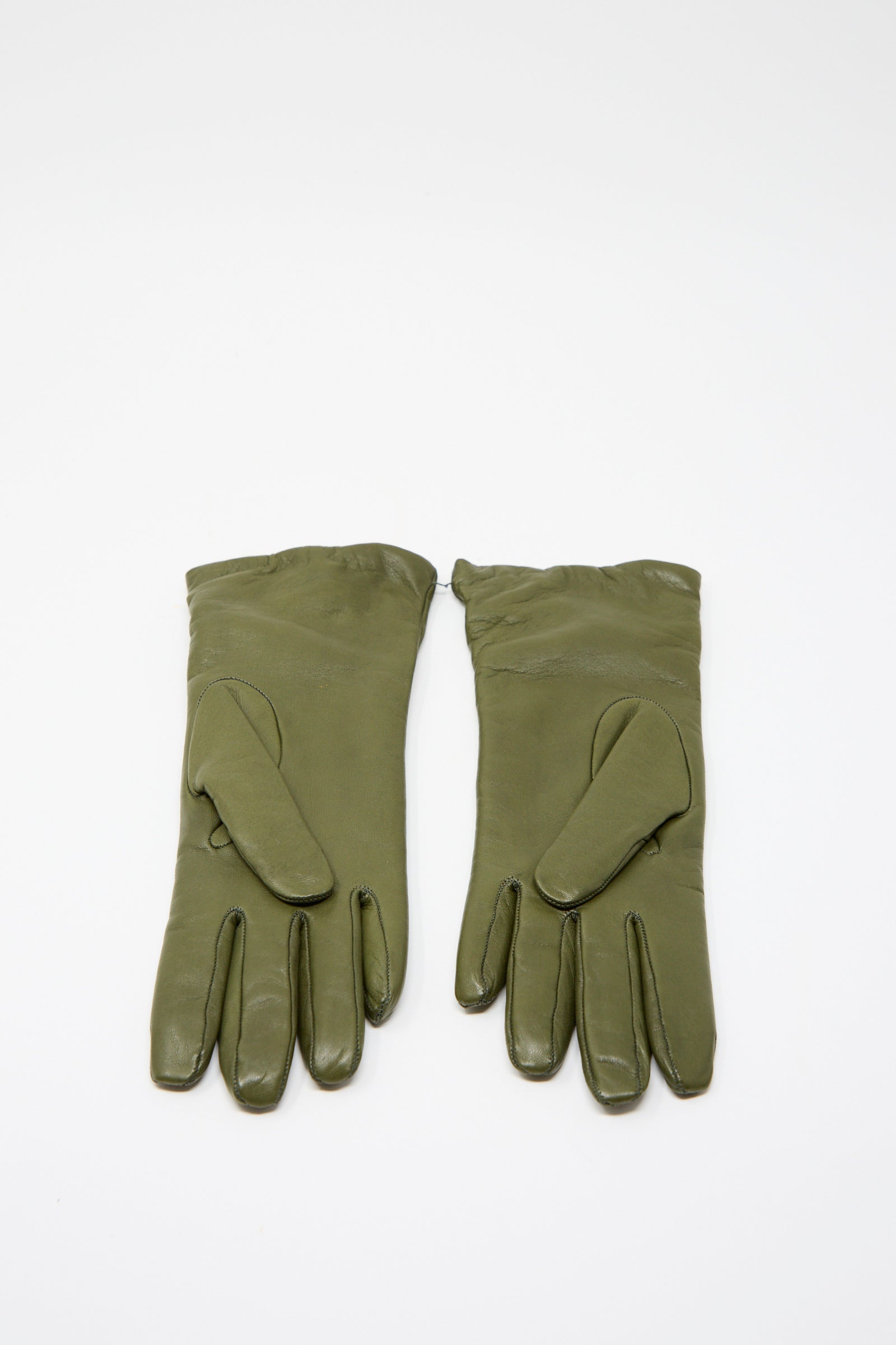 The Lambskin and Cashmere Classic Glove in Bog Green by Clyde, crafted in Italy, is featured against a white backdrop.