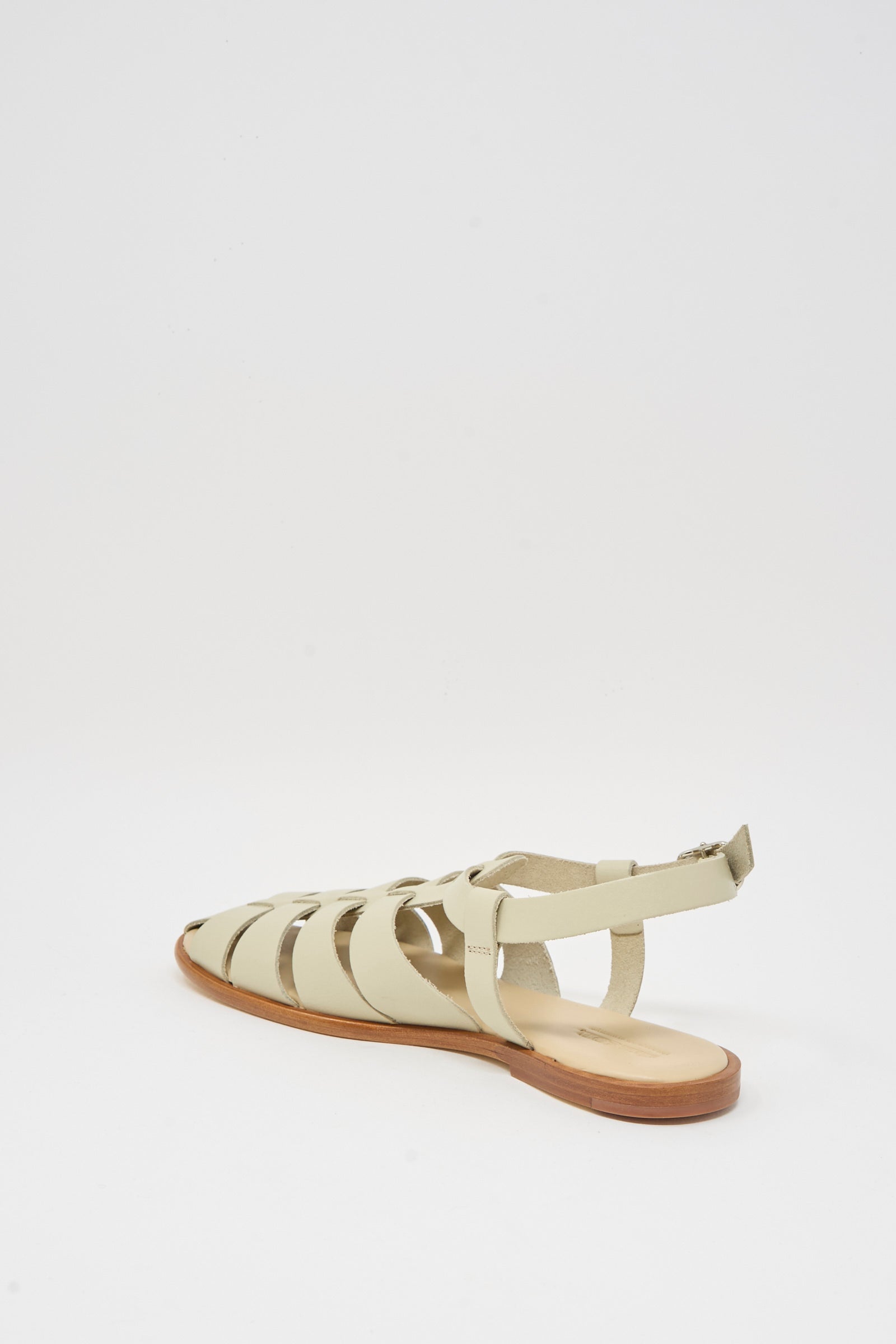 The Pescador Sandal in Pearl by Dragon Diffusion is a beige, handcrafted fisherman sandal made from premium cow leather with a closed heel and ankle strap, shown on a plain white background.