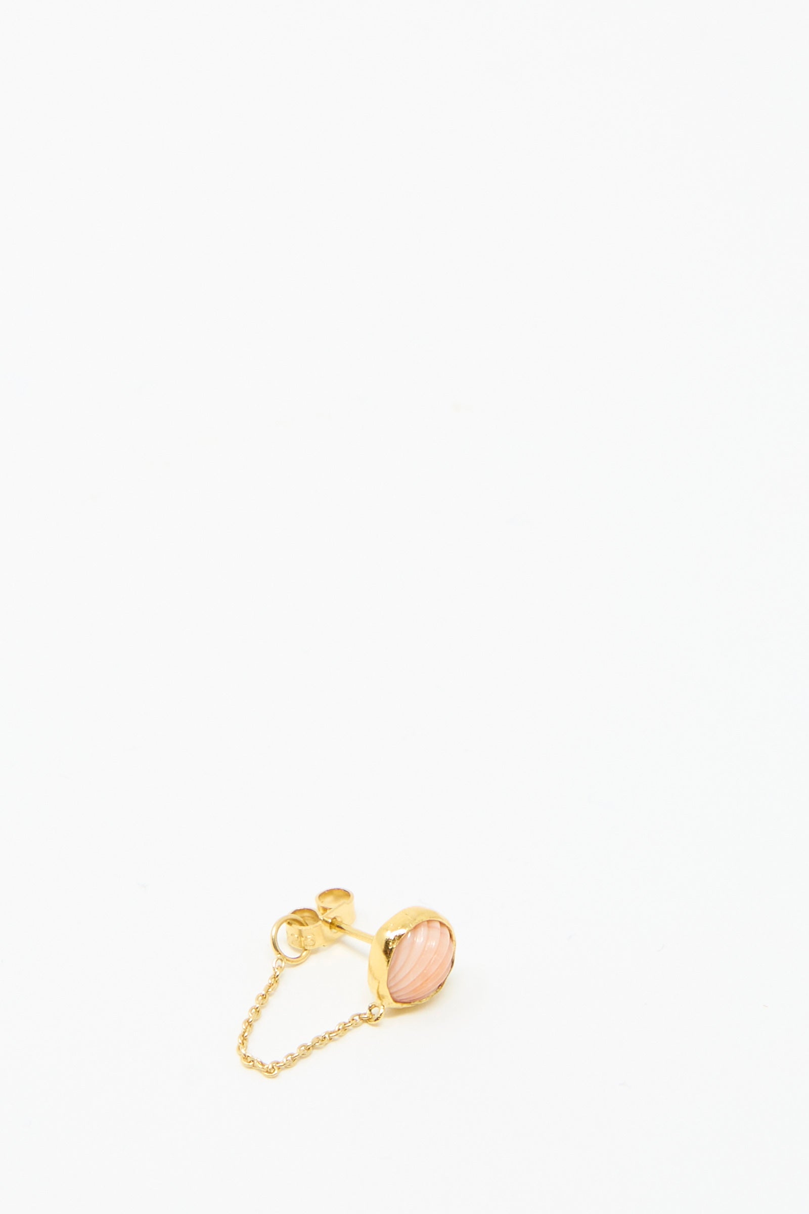 The Chain Stud Earring in Pink Shell by Grainne Morton features an 18k gold-plated silver design with a vintage coral shell look, connected to a chain and displayed on a plain white background.