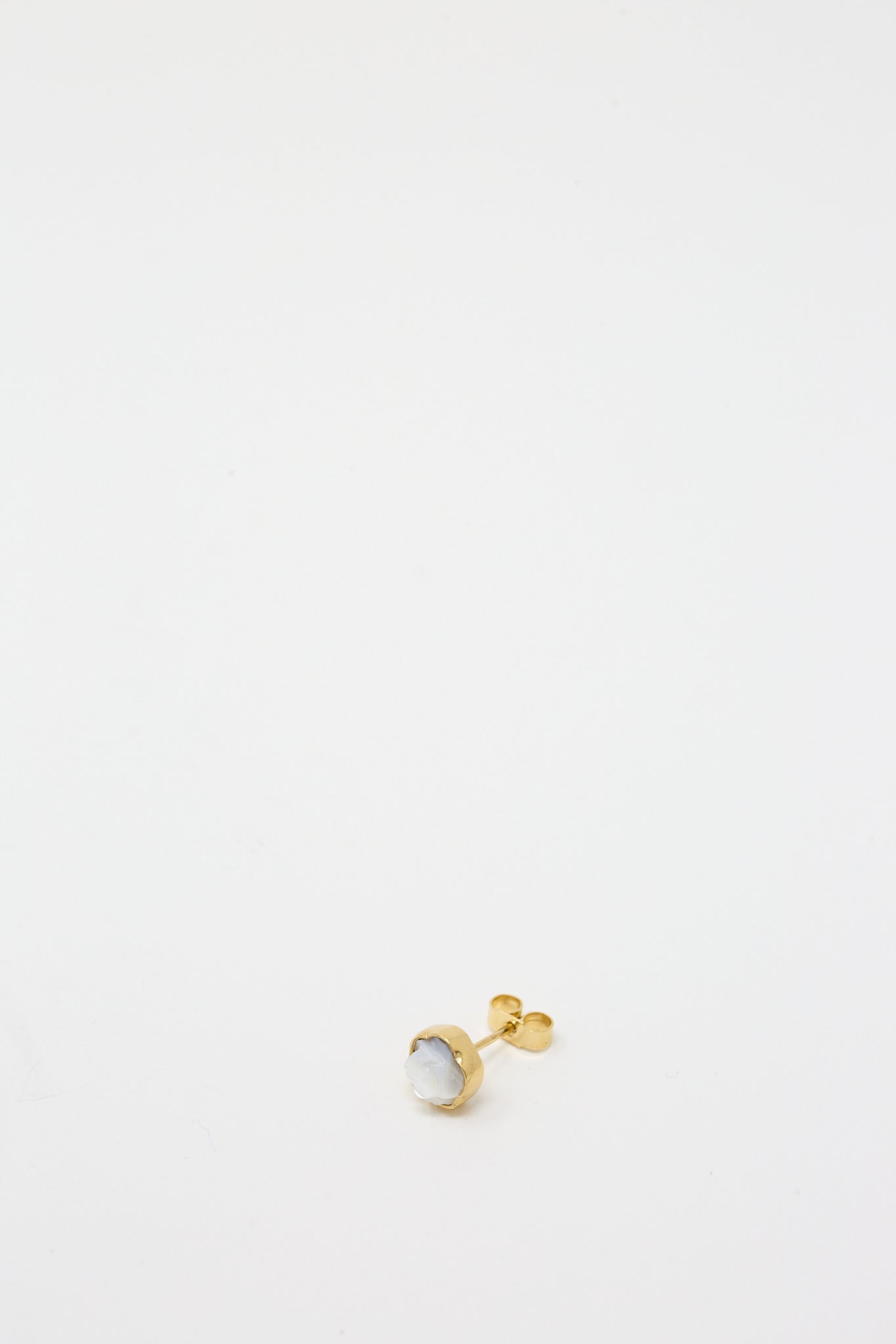 An 18K gold-plated silver Stud Earring in White Flower with a white stone by Grainne Morton.