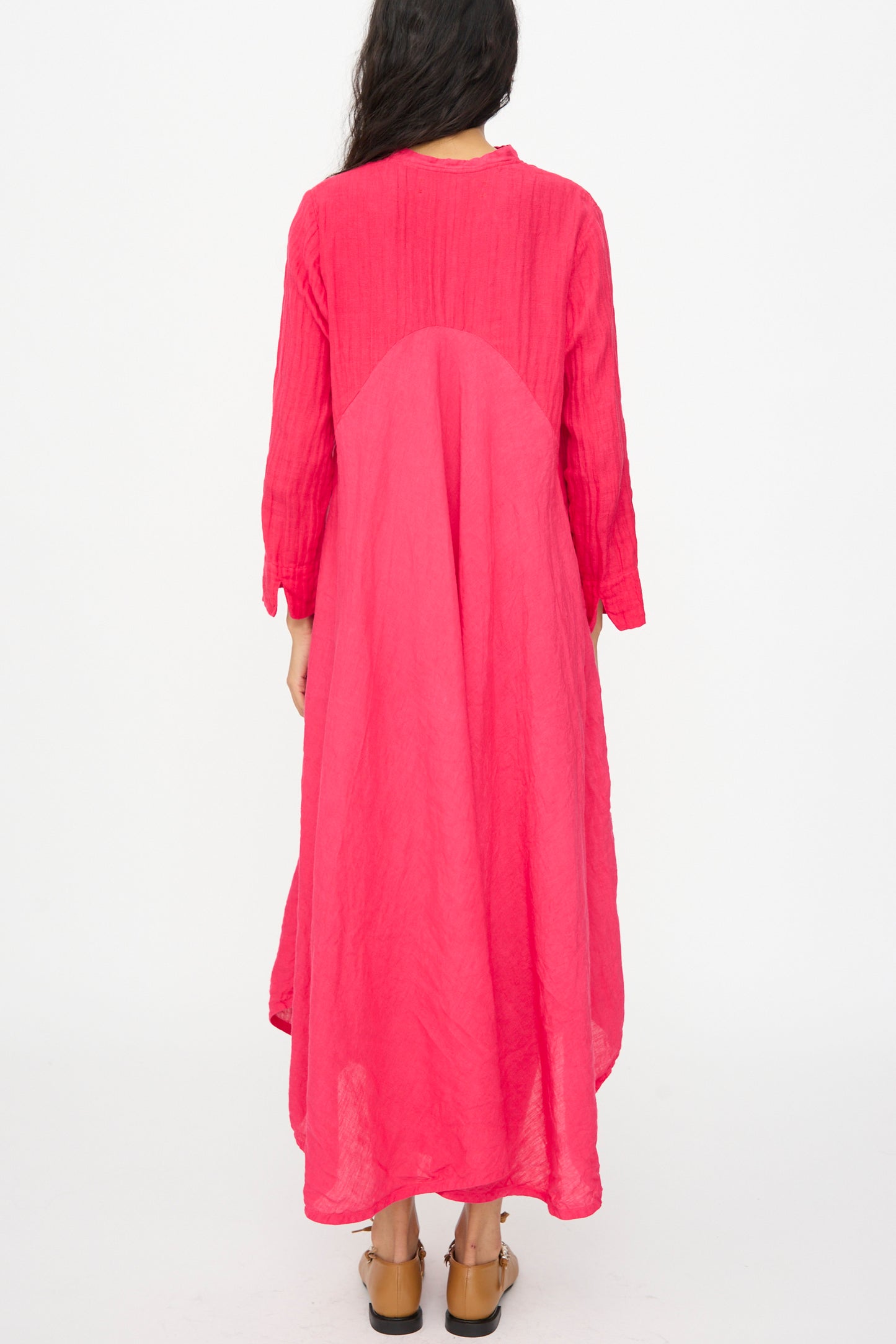 A woman stands facing away, wearing the Hallelujah Cotton Linen Robe de Femme de Chambre in Cherry Red with brown sandals, set against a plain white background.