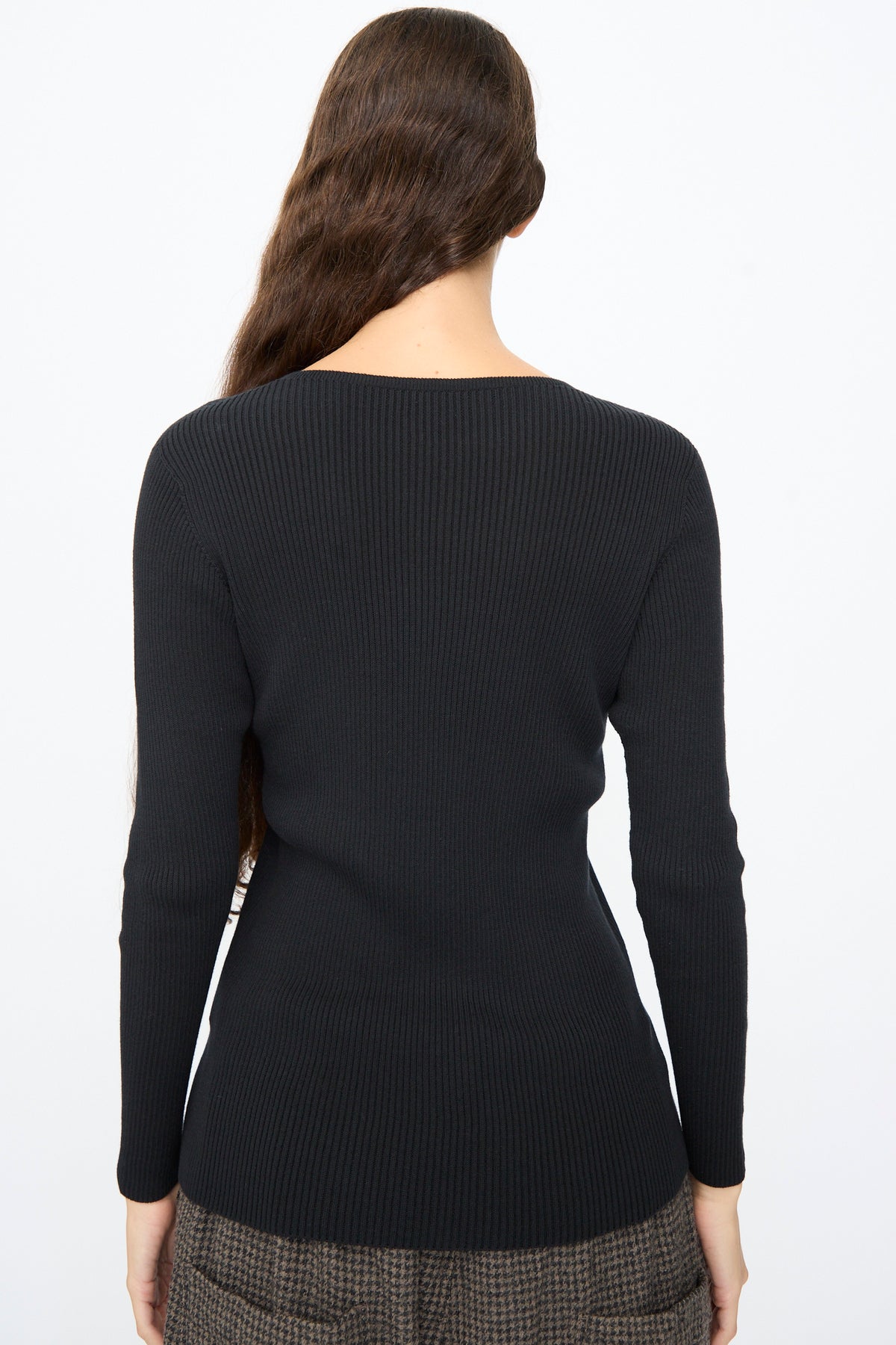 Back view of a person wearing a black Ichi Antiquités Cotton Rib Knit Pullover in a slim fit.