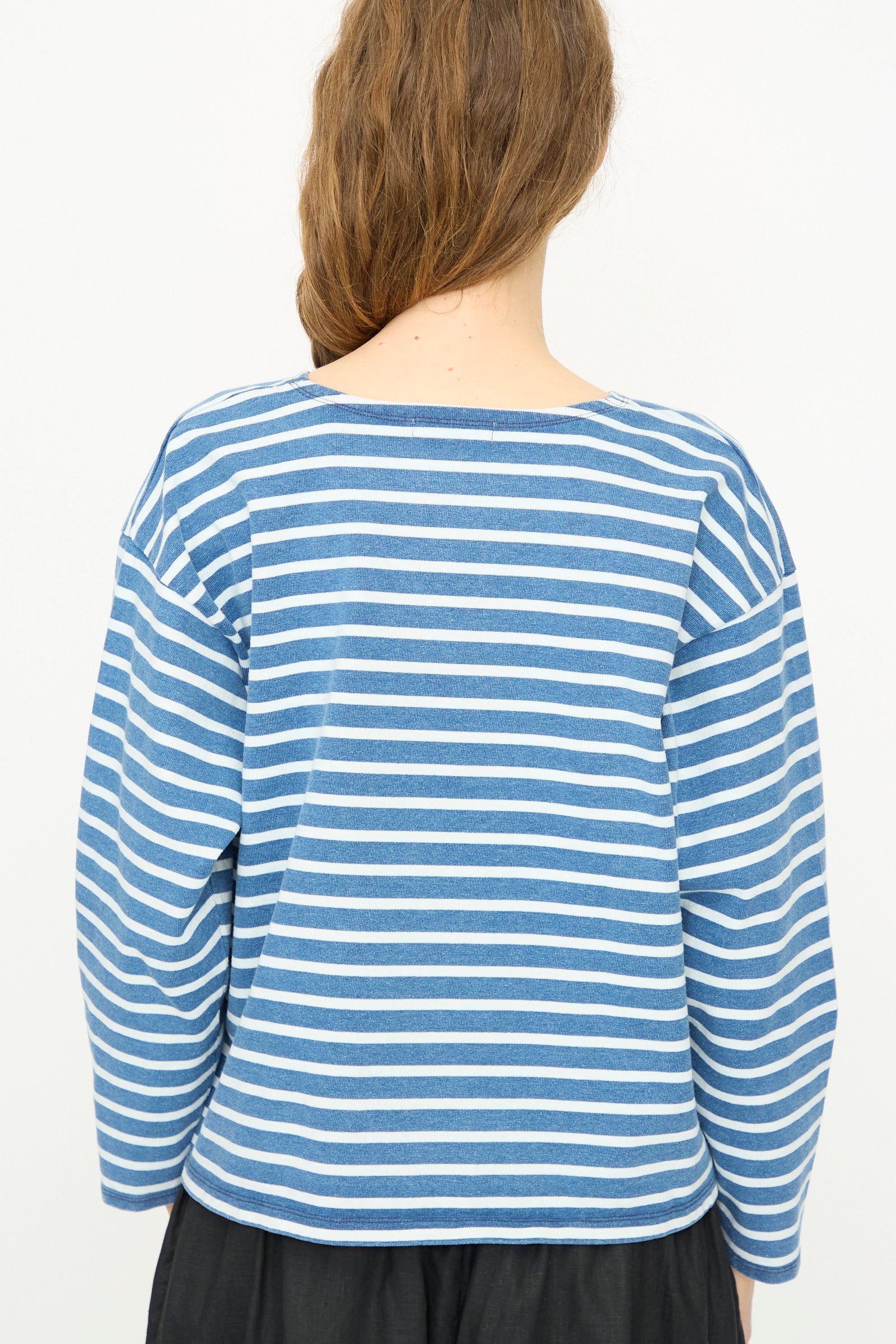 Person with long brown hair seen from the back wearing the Ichi Antiquités Cotton Stripe Pullover in Blue and White.