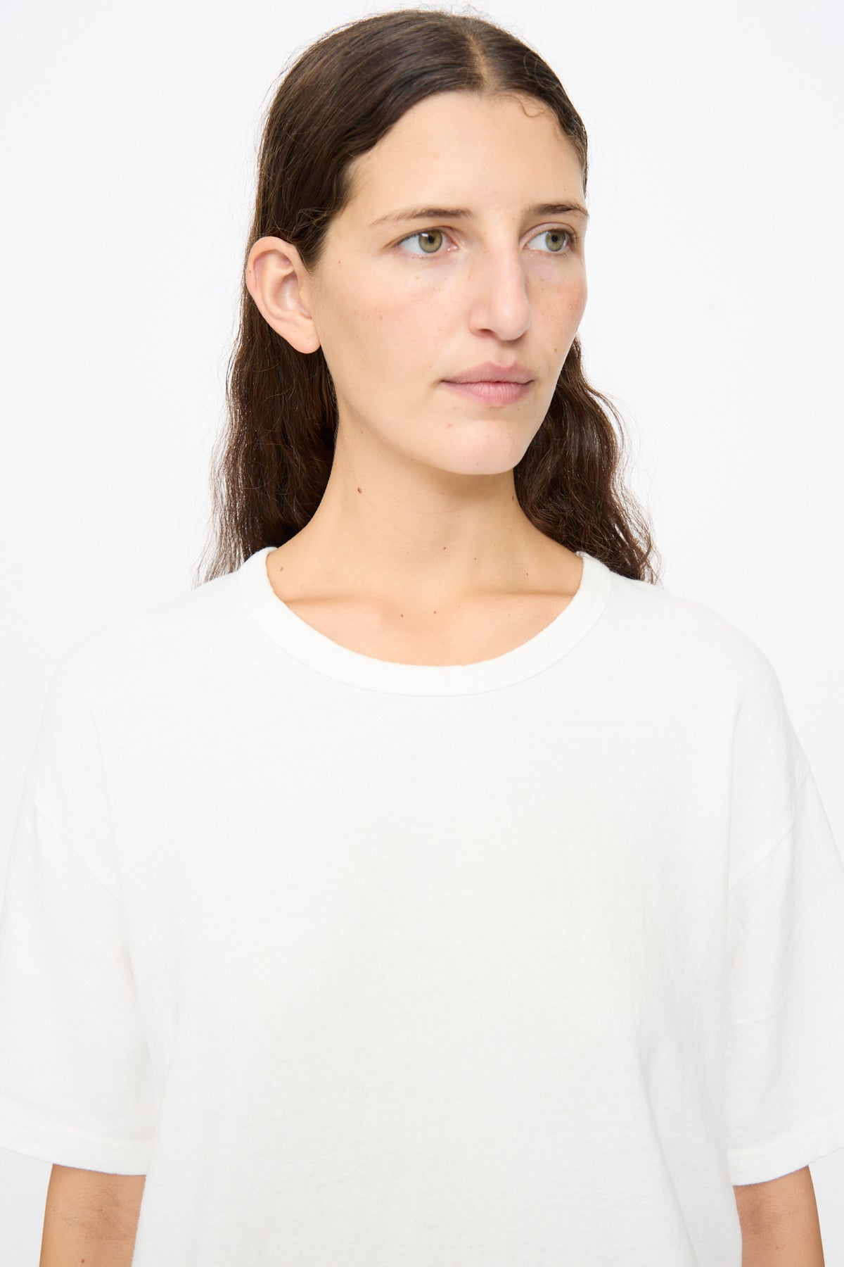A person wearing an oversized white Cotton T-Shirt in White from Ichi Antiquités, featuring a crewneck.