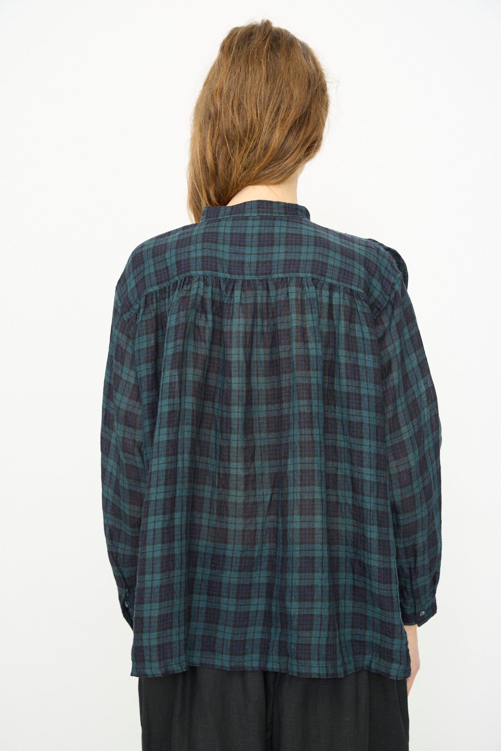 Person with long brown hair wears the Ichi Antiquités Linen Canvas Shirt in Black Watch, photographed from the back against a plain white background.