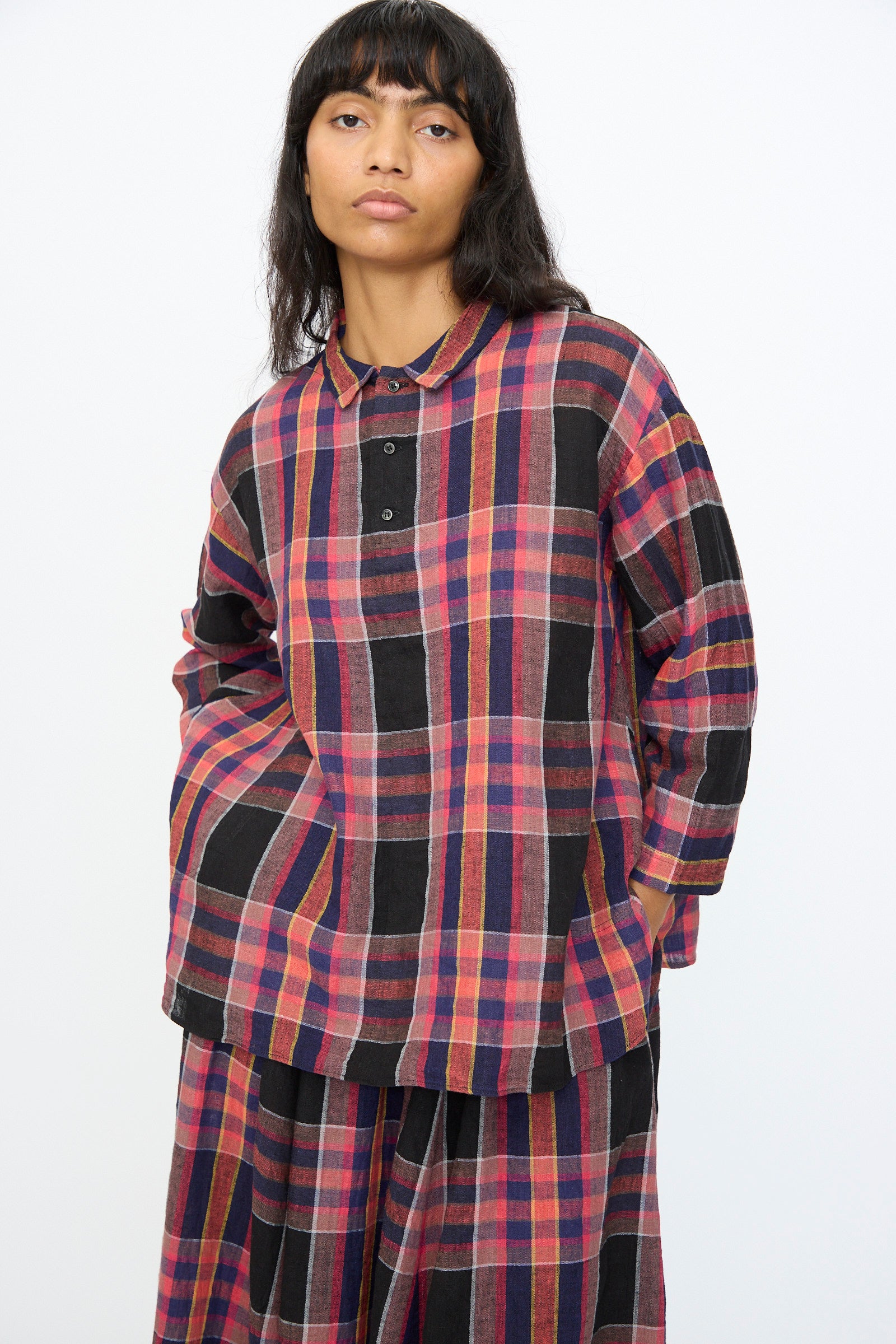 A person wearing the Ichi Antiquités Linen Cotton Check Shirt in Black, styled with a matching plaid skirt, stands against a plain white background.