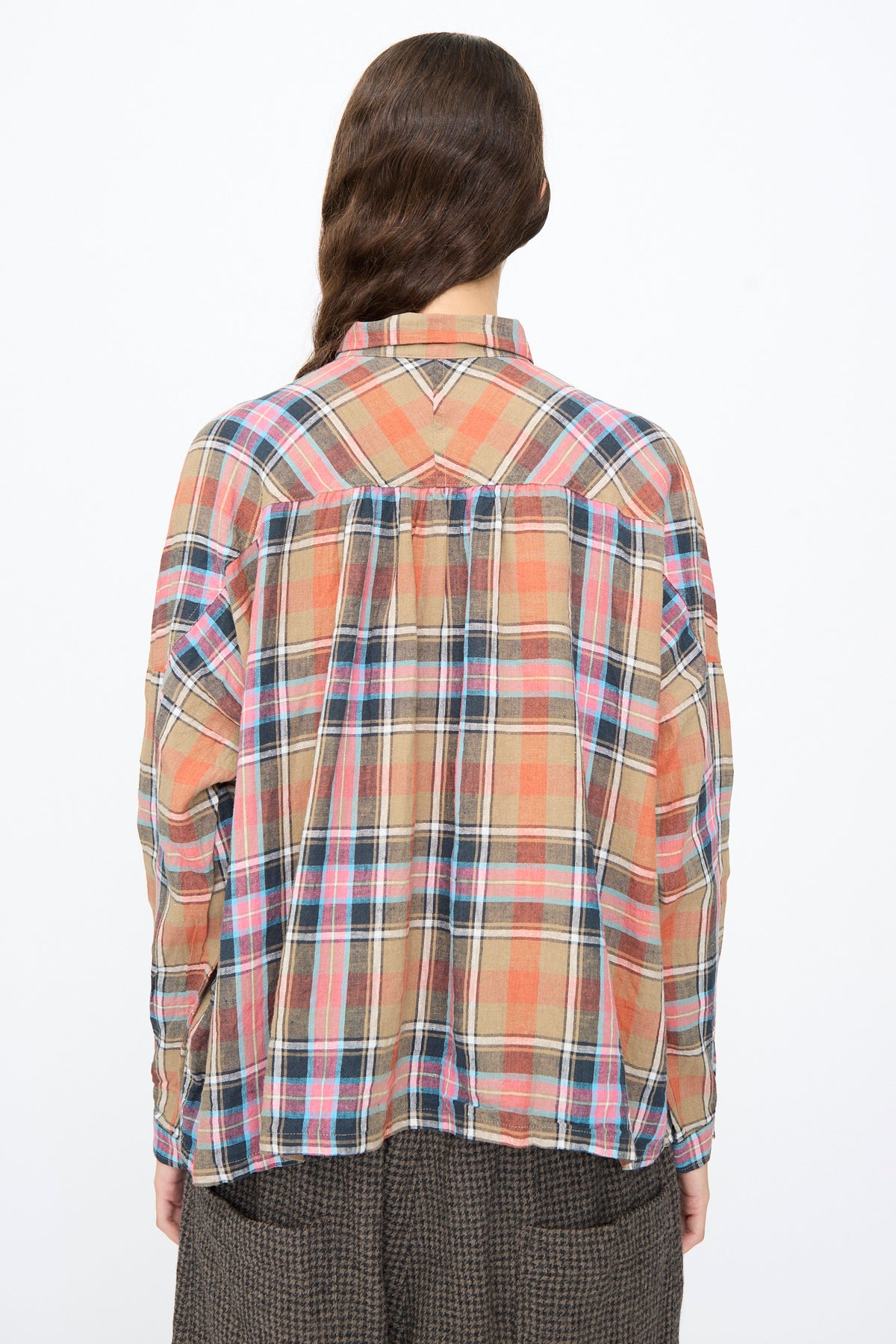 Back view of the Ichi Antiquités Linen Cotton Tartan Check Shirt in Beige, a long-sleeved shirt with pink and navy accents.