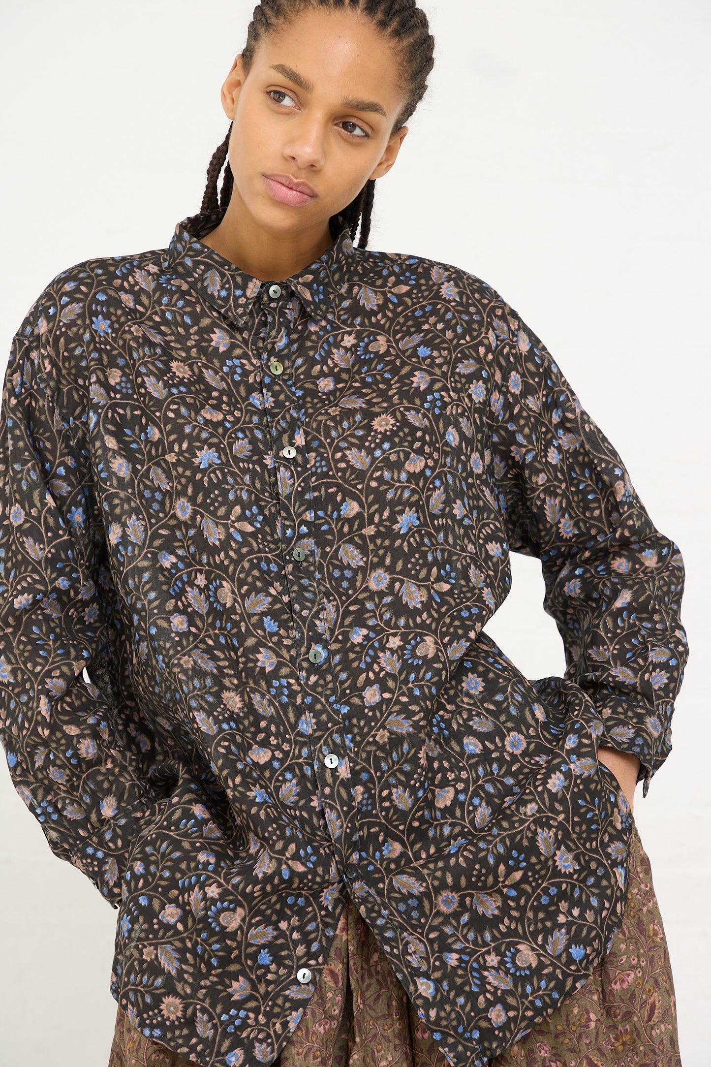 Woman posing in a Linen Floral Shirt in Black from Ichi Antiquités with hands on hips.