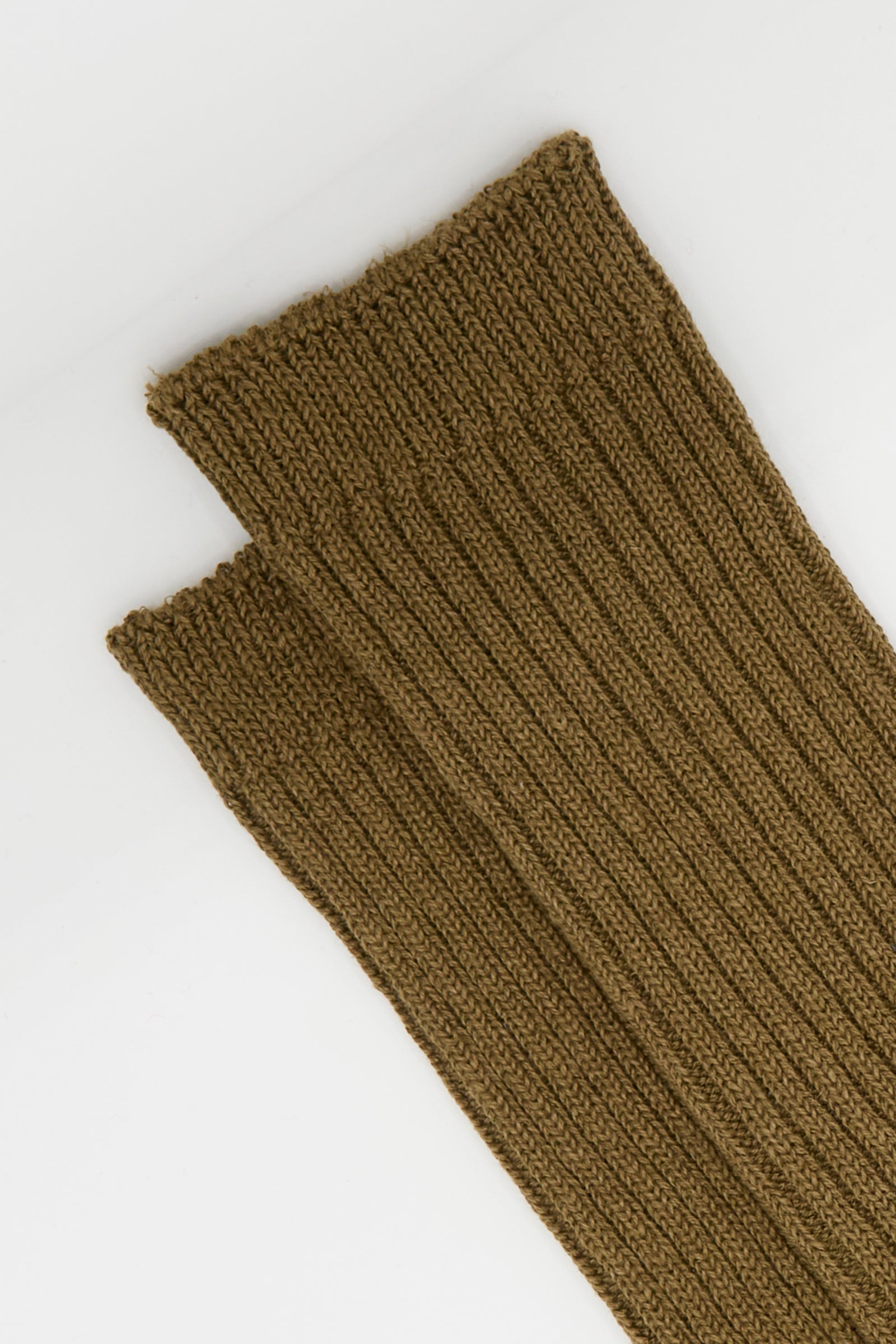 The Linen Rib Socks in Coffee by Ichi Antiquités are shown on a white background.