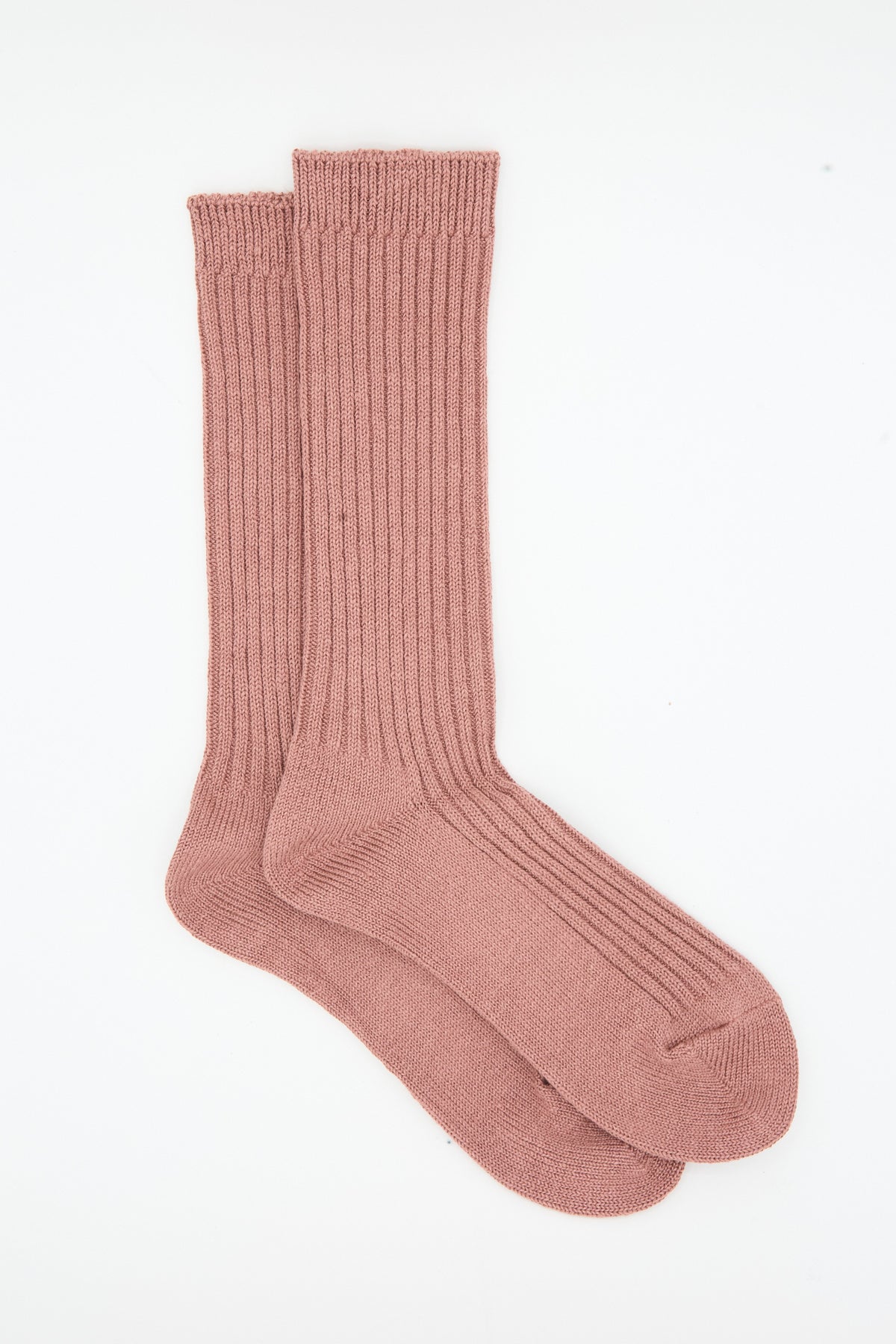 Ichi Antiquités Linen Rib Socks in Smoke Pink, a pair of ribbed, dusty pink mid-calf linen socks made in Japan.