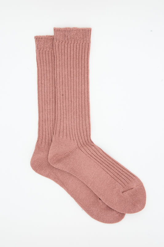 Ichi Antiquités Linen Rib Socks in Smoke Pink, a pair of ribbed, dusty pink mid-calf linen socks made in Japan.