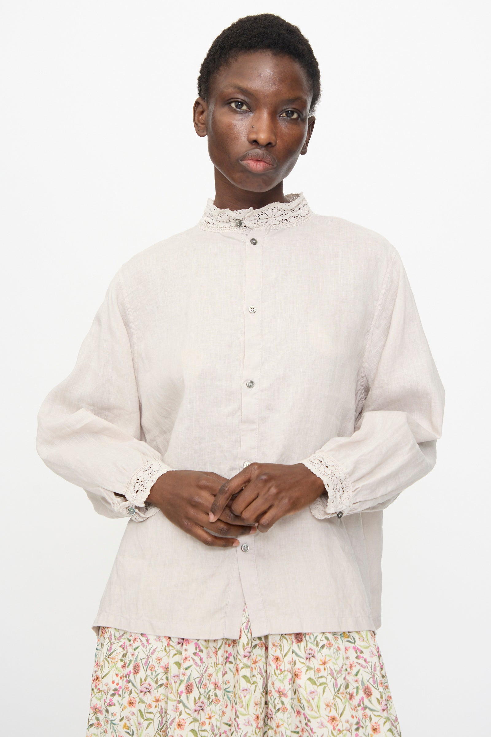 Antiquités noir Linen Embroidery レースブラウス レースブラウス《la veille by SUPERIOR