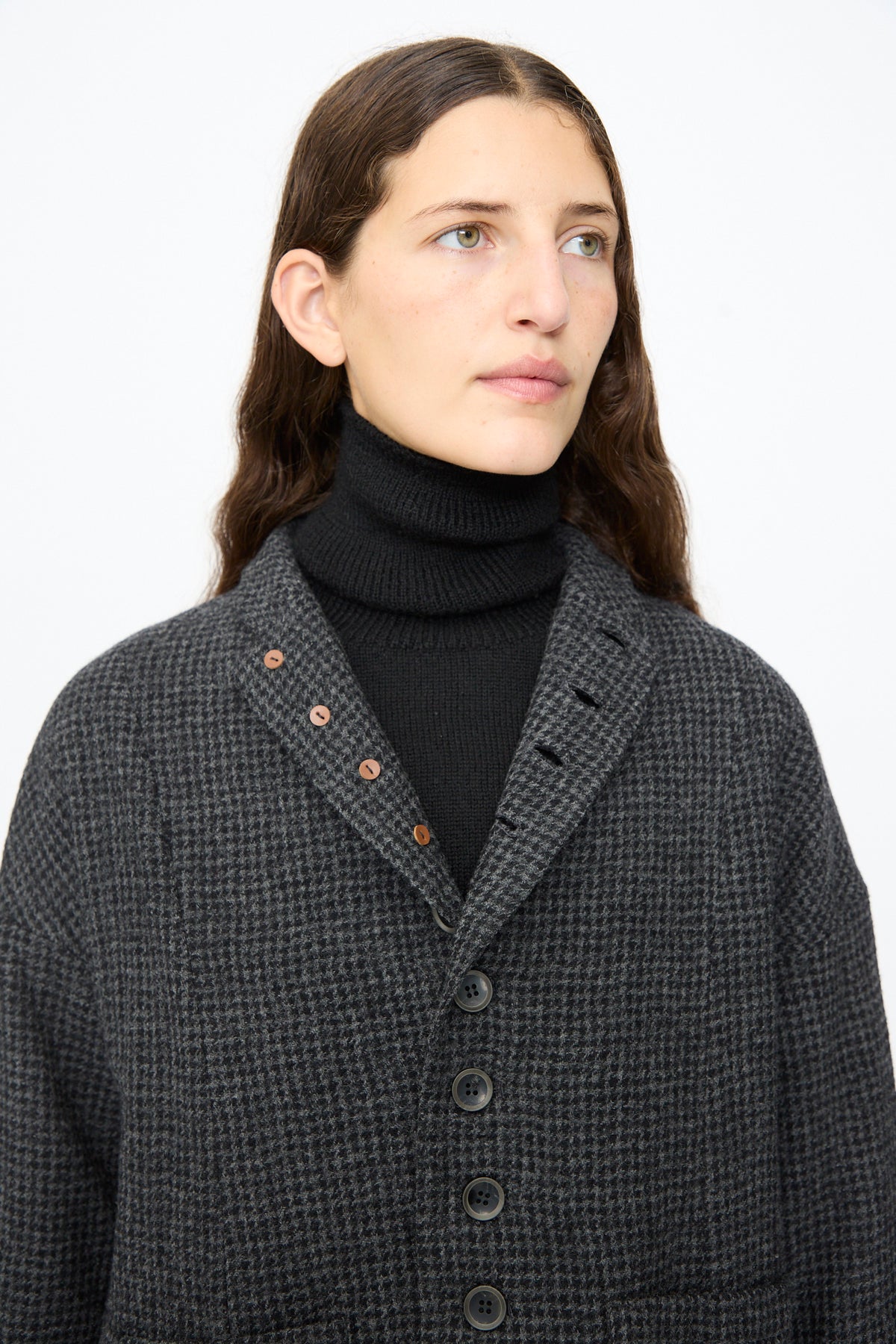 Ichi Antiquités Wool Gauze Houndstooth Jacket in Charcoal, a relaxed fit with a notched collar, wooden buttons, and an open neckline, worn over a black turtleneck.