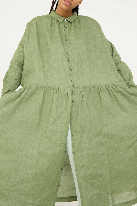 Woman wearing a green oversized Ichi Antiquités Woven Linen Dress.