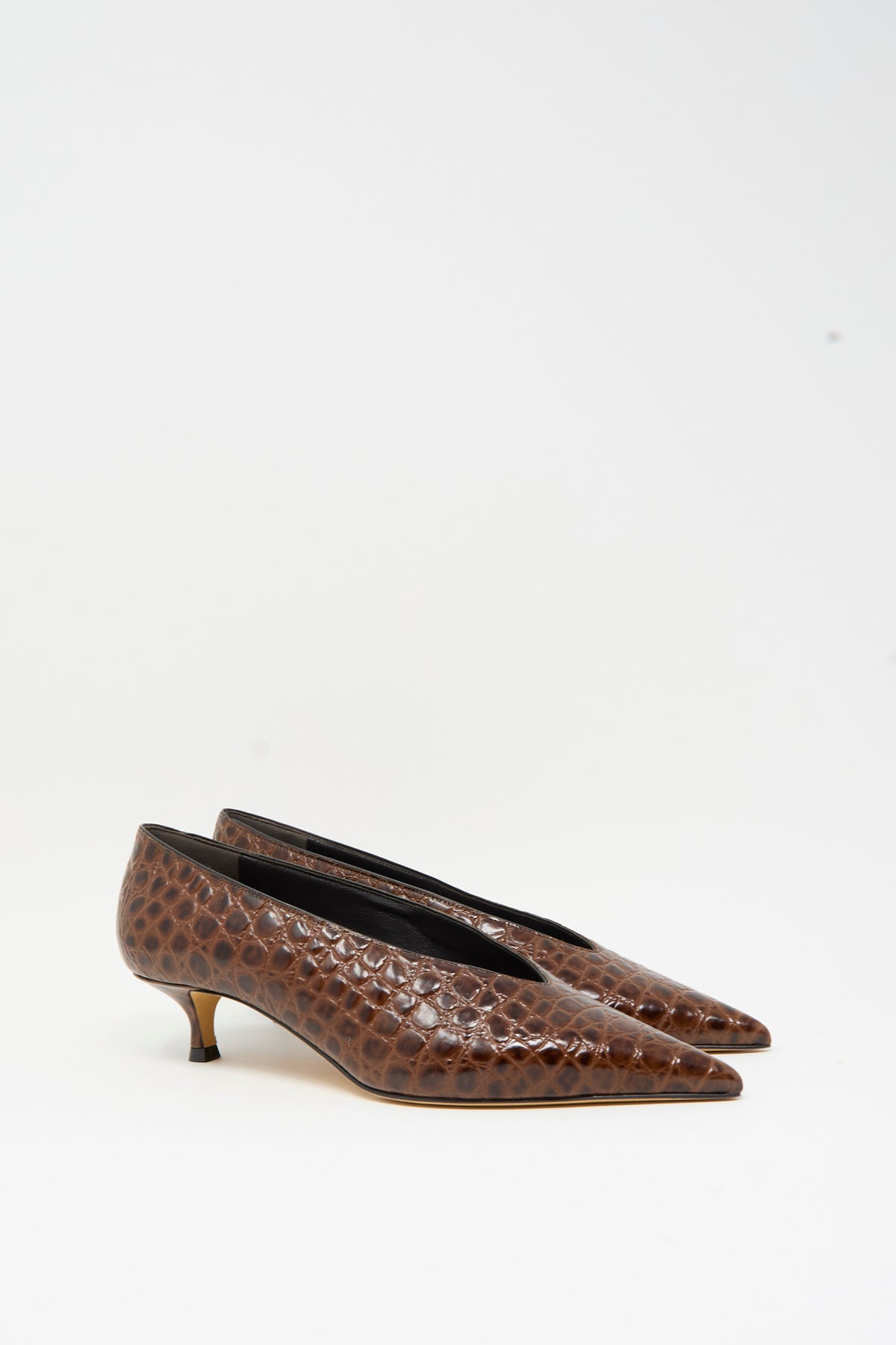 Le Monde Beryl Babouche Kitten Heel in Castagna, a pointed-toe kitten heel with a deep V topline in brown, snakeskin embossed leather.