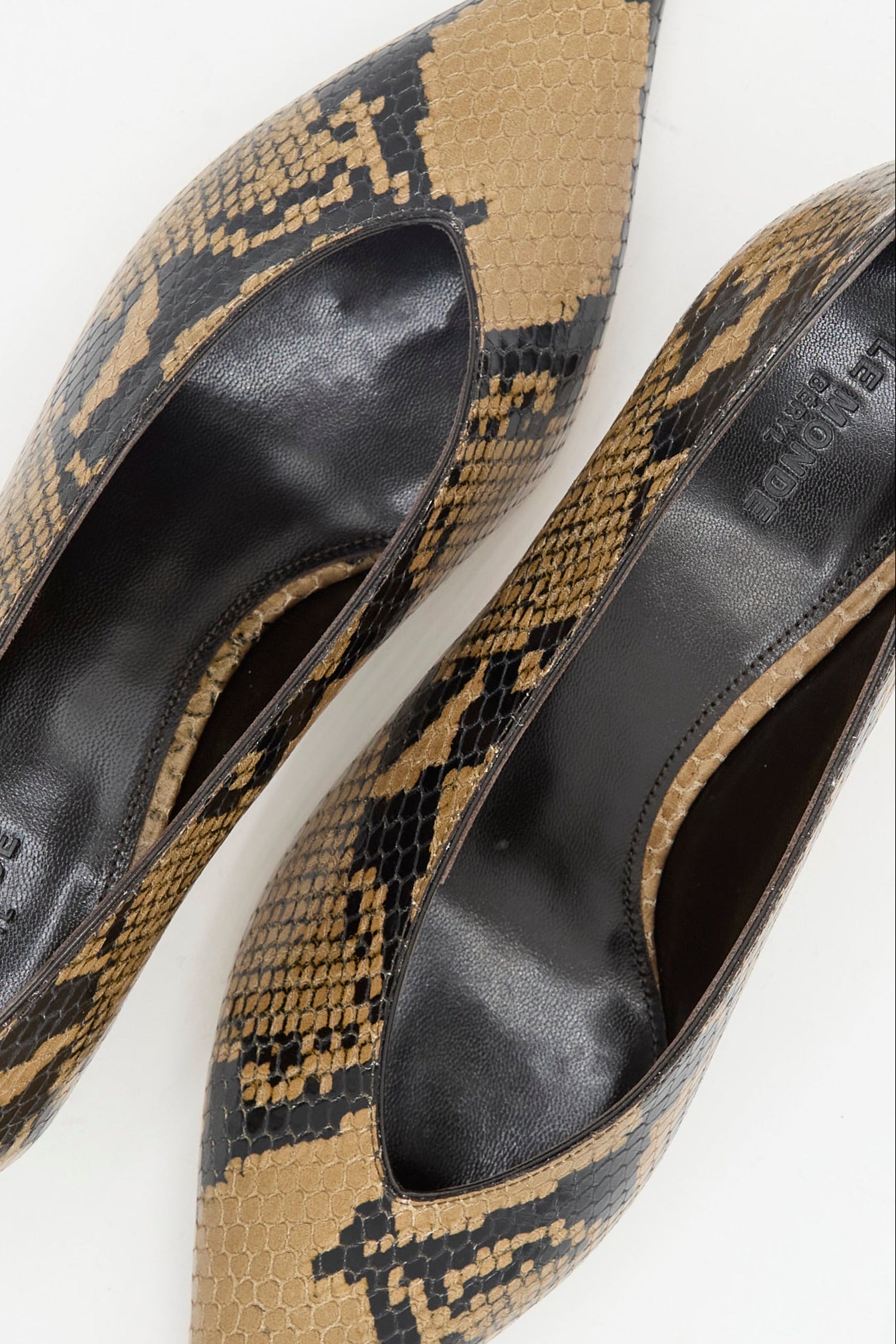 Close-up of Le Monde Beryl's Babouche Kitten Heel in Fango—pointed-toe heels in brown and black snake-embossed leather with black insoles, expertly crafted in Italy.