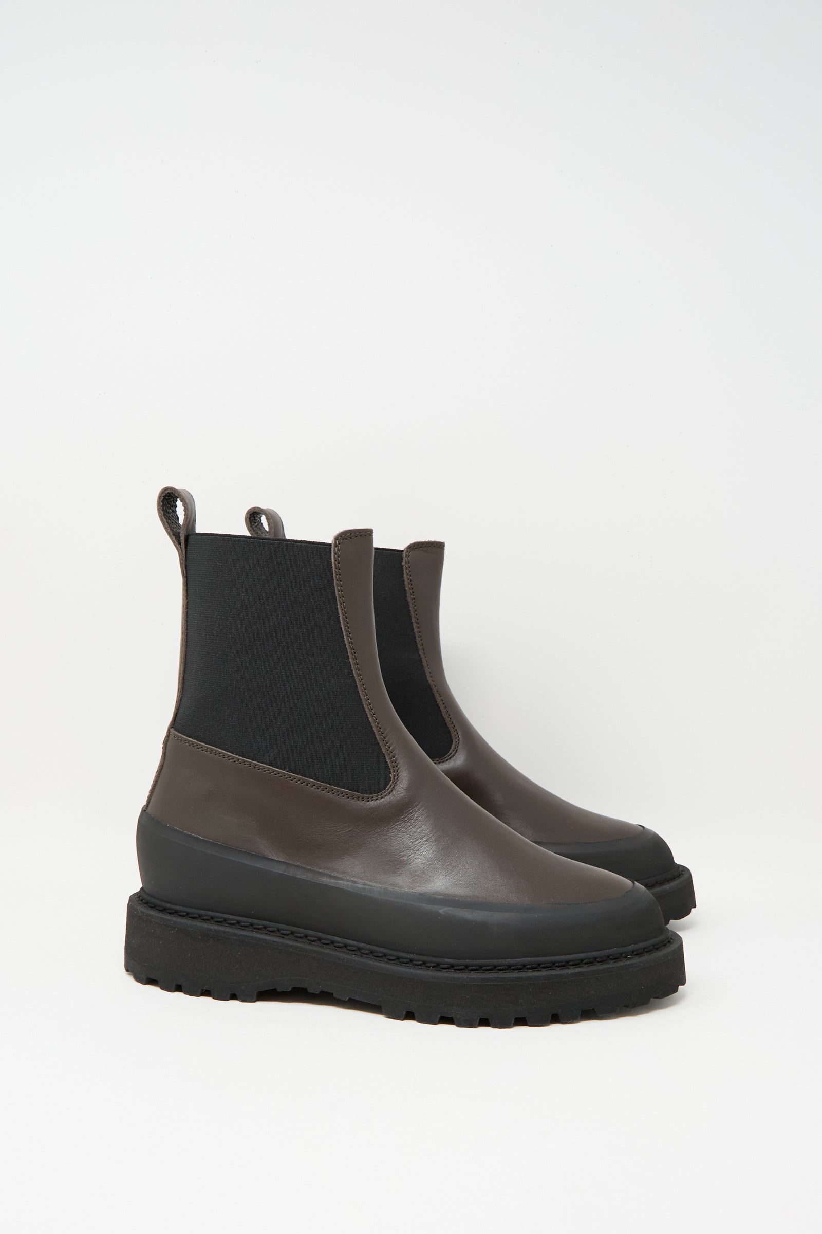 The Chelsea Dolomite in Chocolate by Le Monde Beryl features chocolate leather, black elastic side panels, thick black rubber soles, and a stylish pull-tab, all displayed against a plain white background.