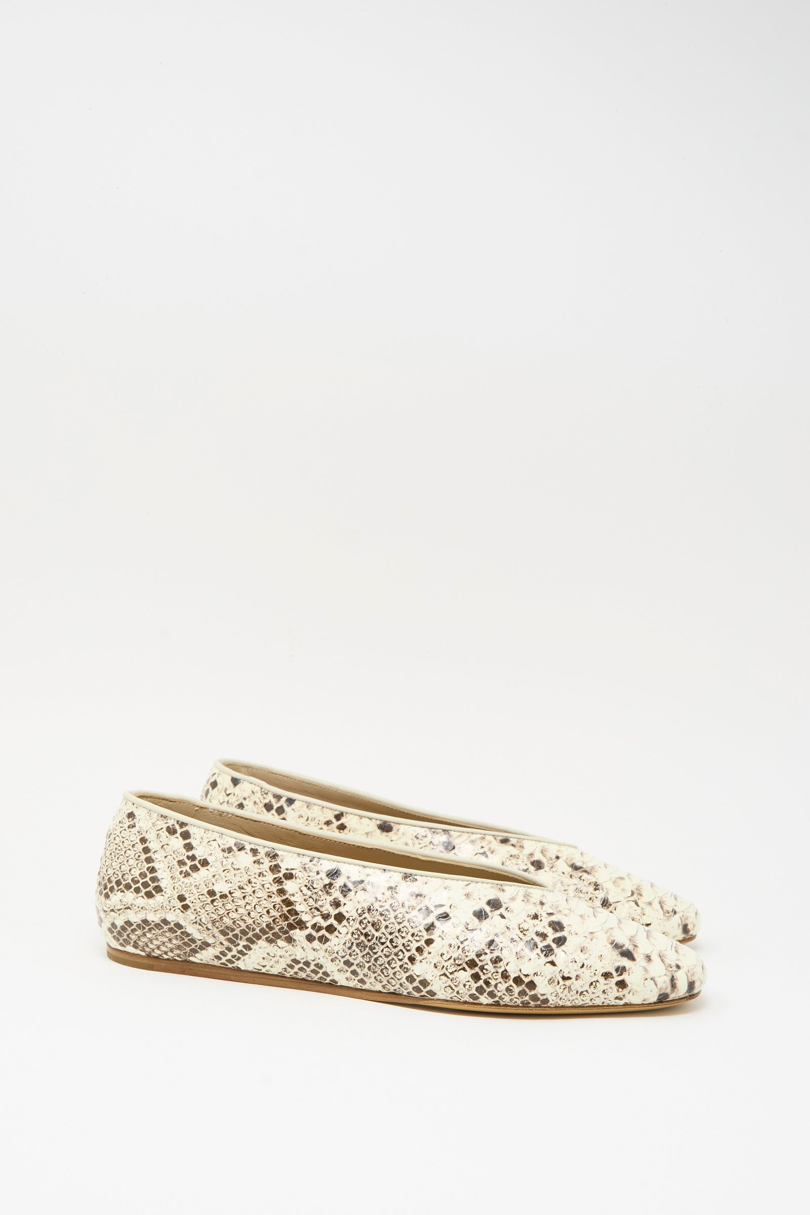 The Classic Regency Flat in Roccia by Le Monde Beryl features cream-colored, snake-embossed leather and is displayed on a plain white background.