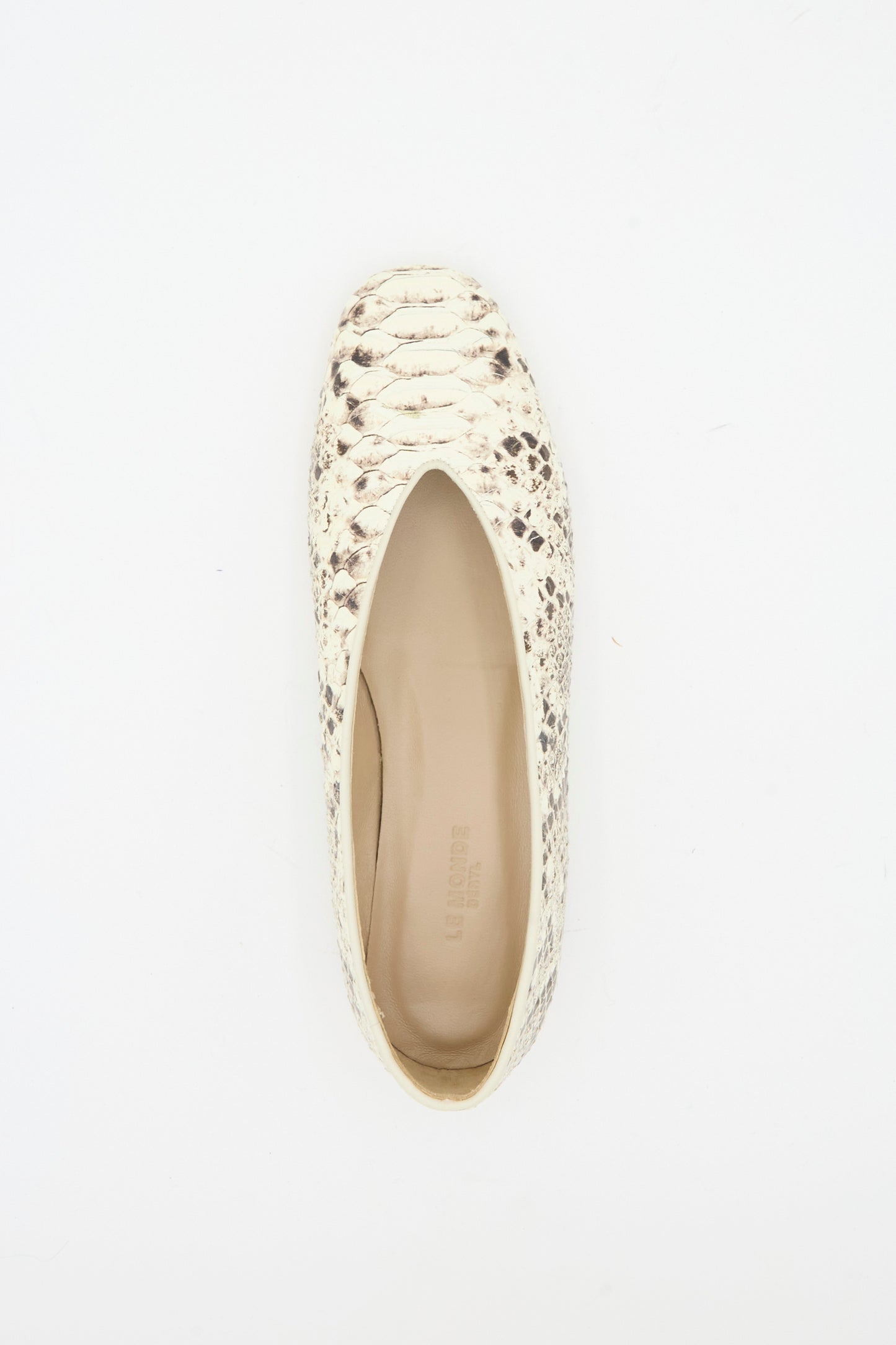 A single Classic Regency Flat in Roccia by Le Monde Beryl, featuring cream-hued snake-embossed leather, is photographed from above on a white background.