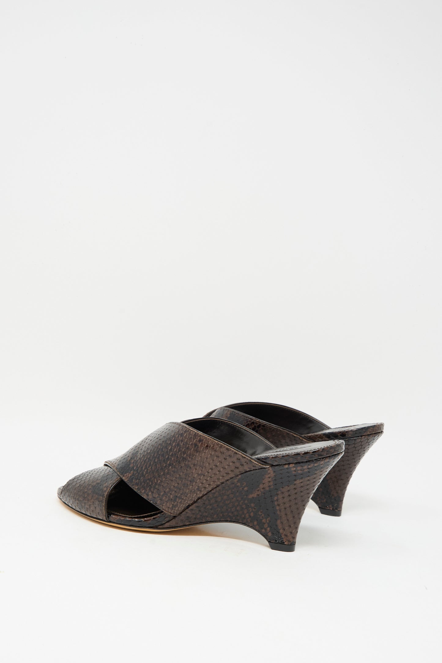 The Luca Mule in Snake Chocolate by Le Monde Beryl is a pair of brown, open-toe, slip-on wedge sandals crafted from textured calf leather and inspired by chocolate snake mule designs. Made in Italy and shown on a plain white background.
