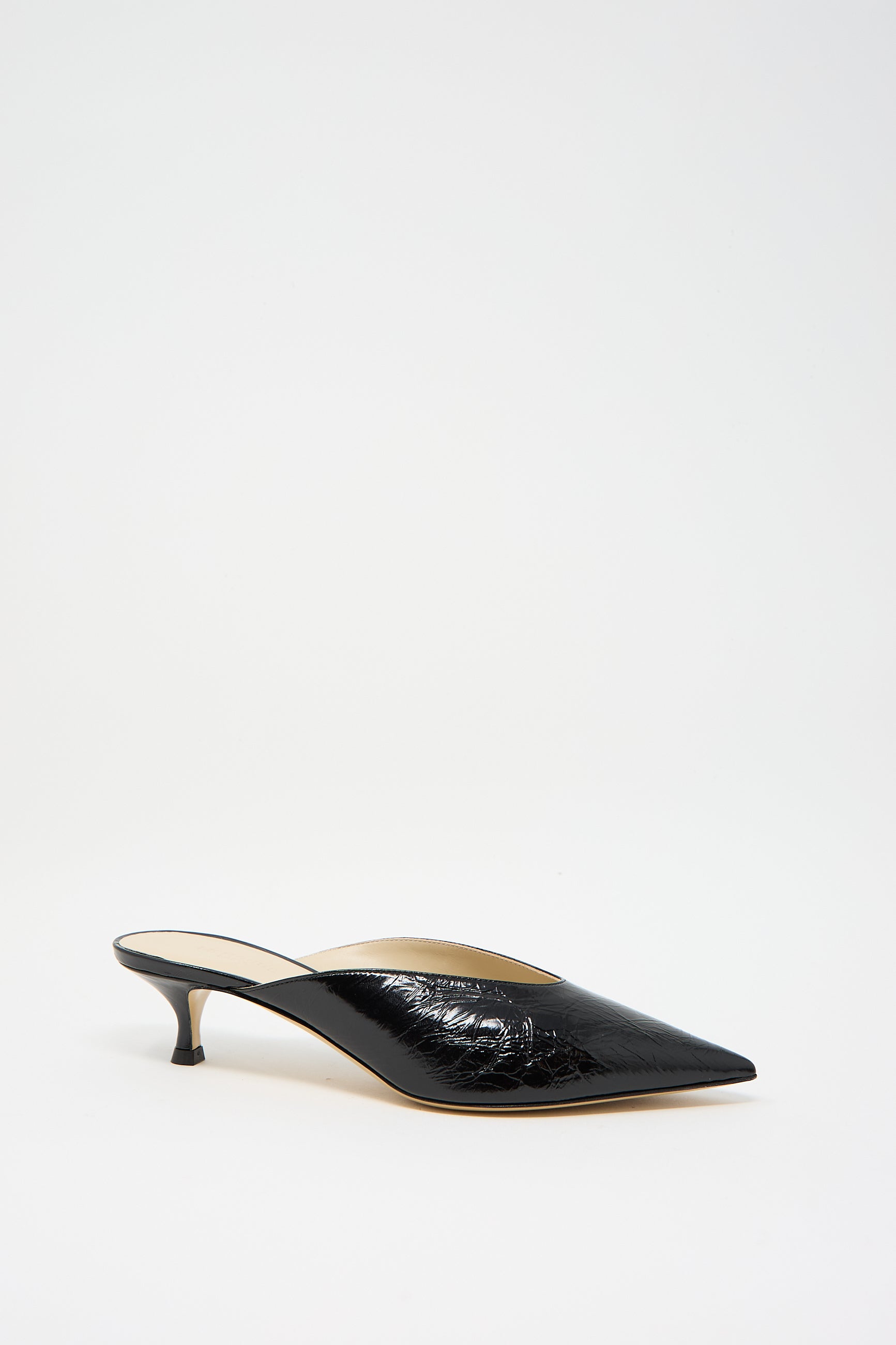 A single black Naplack Leather Venetian Kitten Heel by Le Monde Beryl, crafted from crinkled leather, sits elegantly on a white background.