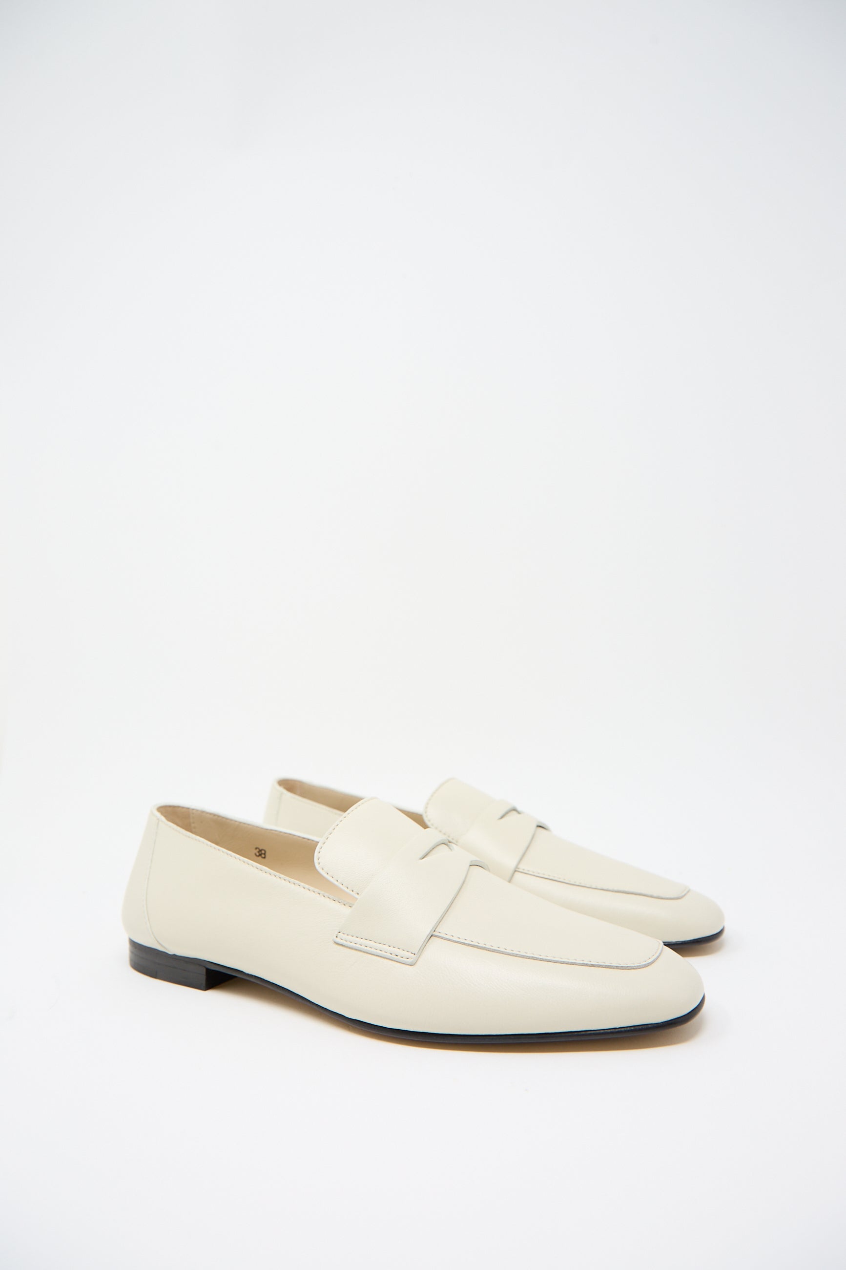 A pair of Le Monde Beryl Soft Loafer with Placket in Ecru, featuring flat soles and a closed toe, complemented by a cushioned insole for added comfort.