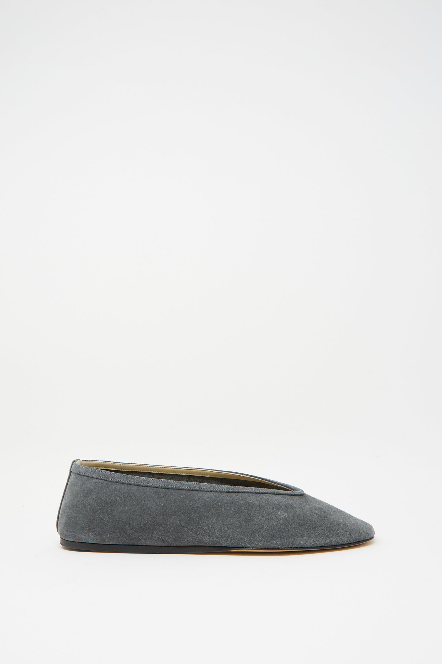 The Suede Luna Slipper in Anthracite by Le Monde Beryl is displayed against a plain white background, featuring a  calf leather insole for comfort.