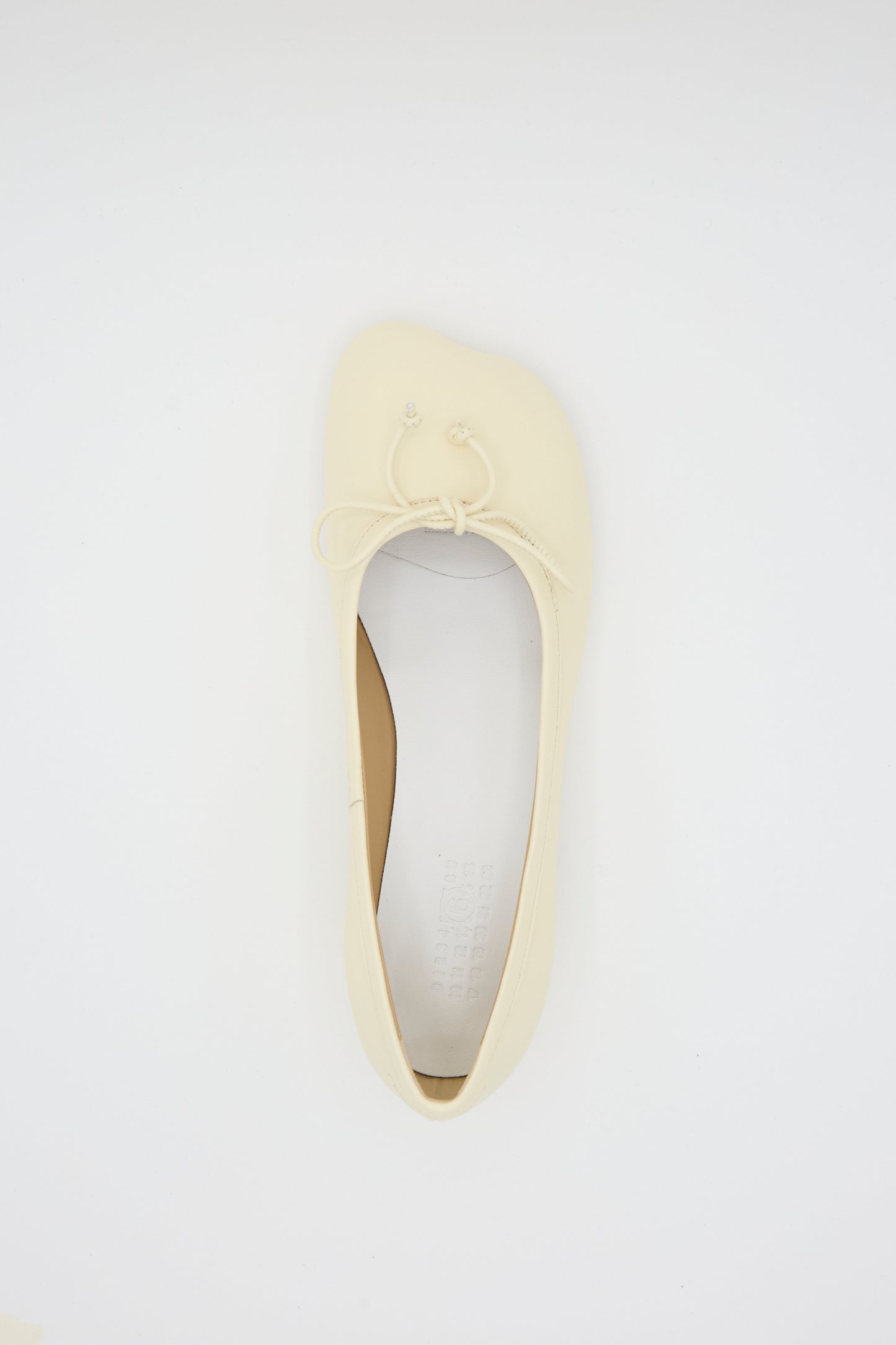 A single MM6 Ballet Shoe in Cream, featuring a leather construction and a front bow on the toe, is placed against a white background.