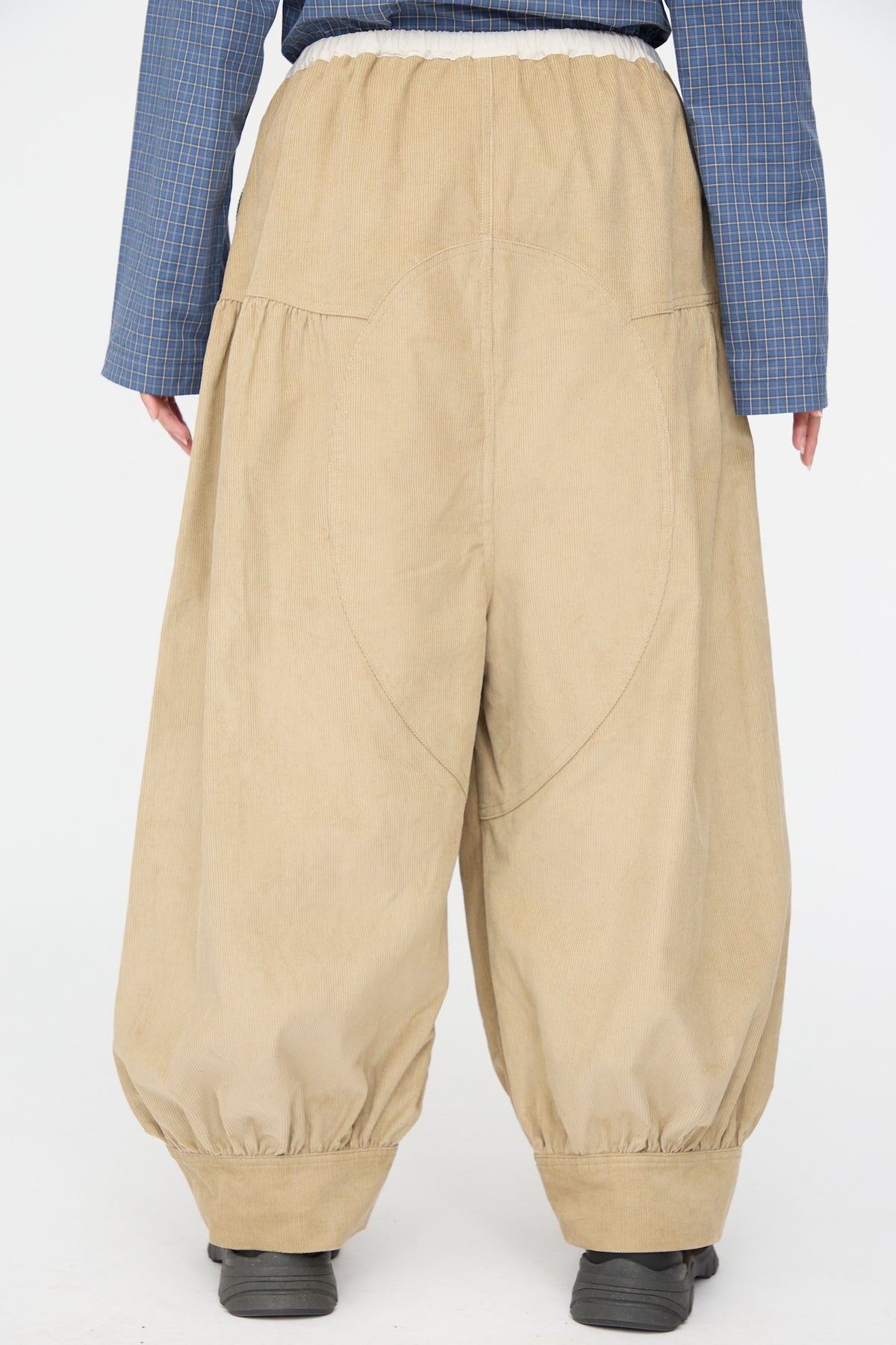 Back view of SC103 Cotton Corduroy Crescent Pants in Wheat, featuring a crescent-shaped seam detail and gathered cuffs.