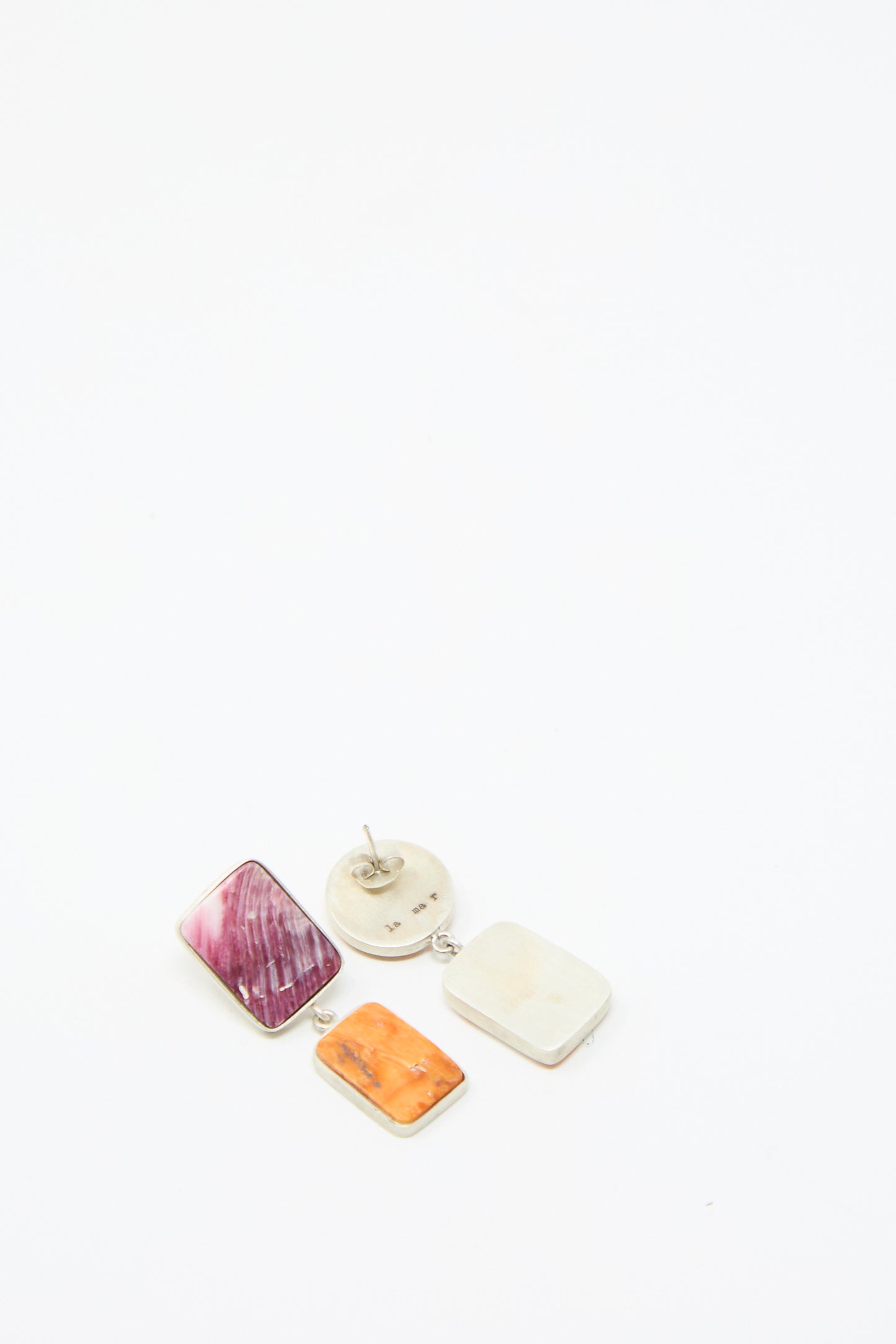 The La Ma r – the Sterling Silver No. 09 Earrings in Pink and Orange Shell – are displayed on a white background, featuring one pink rectangle, one orange rectangle, and one showing the back of the earring.