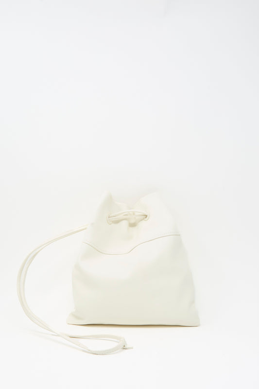 Sabina Leather The Hansi Bag in white, a drawstring bag with a thin shoulder strap.
