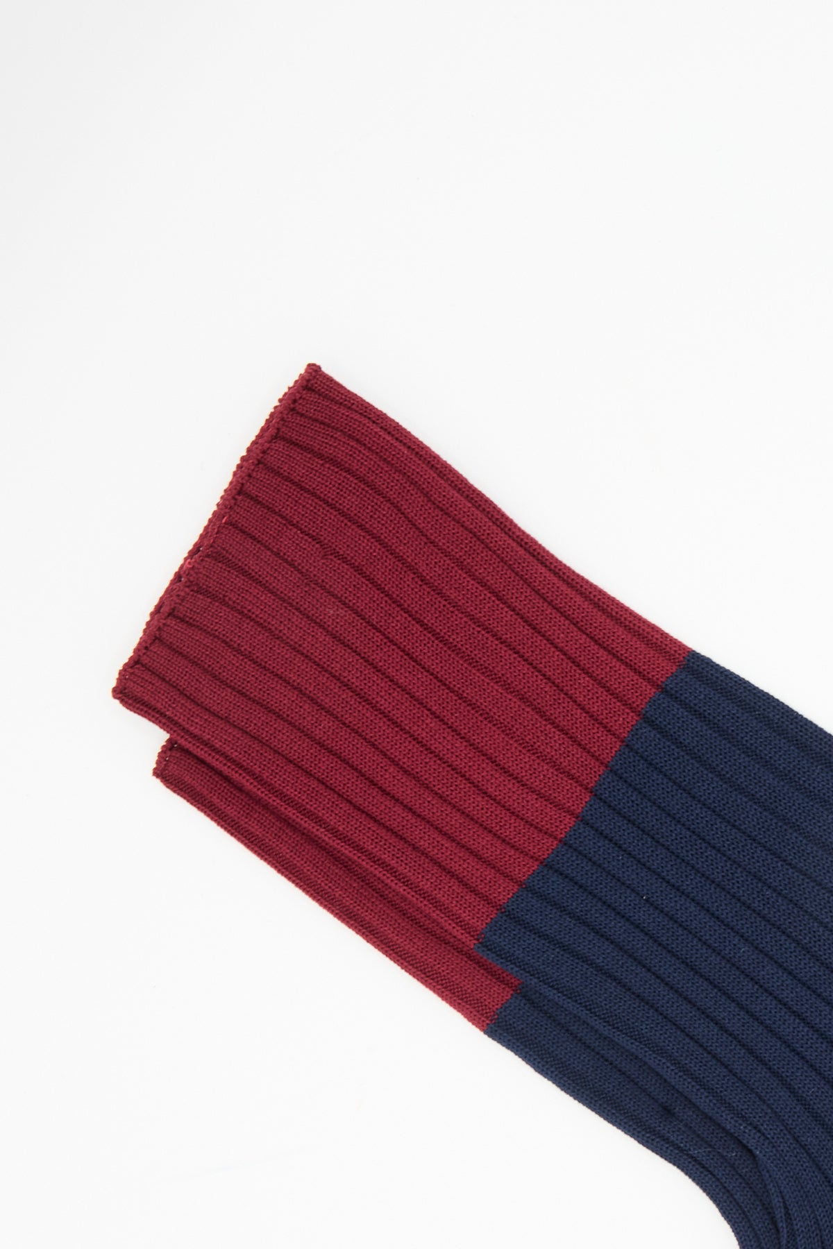 Sofie D’Hoore Bi-Colored Four Rib Sock in Navy, a color-blocked, ribbed mid-calf sock featuring a burgundy and navy design made in Italy.