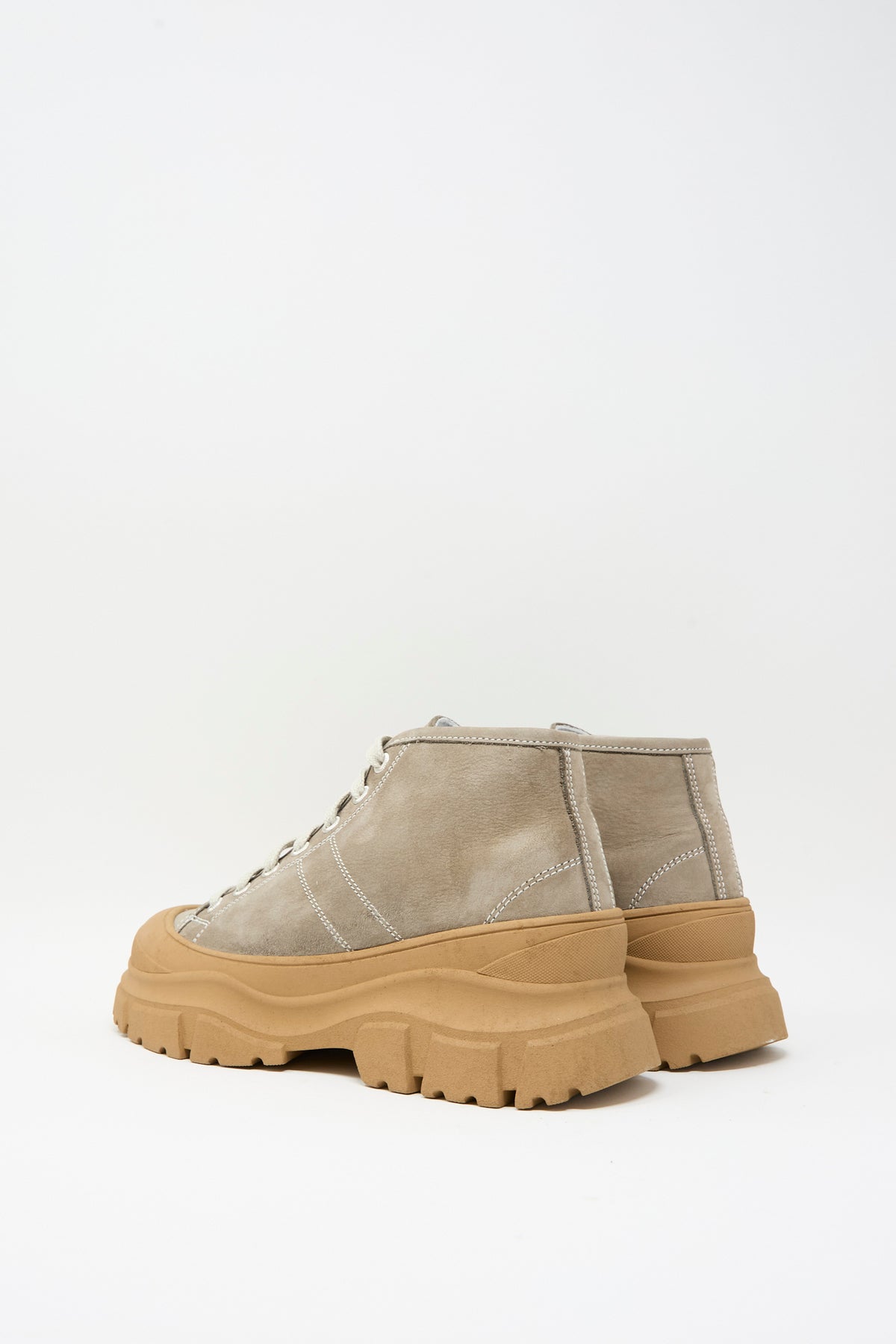 Sofie D’Hoore Fairway Sneaker in Argilla and Camel: light gray nubuck leather low-top sneaker with a thick, chunky camel-colored rubber lug platform sole.
