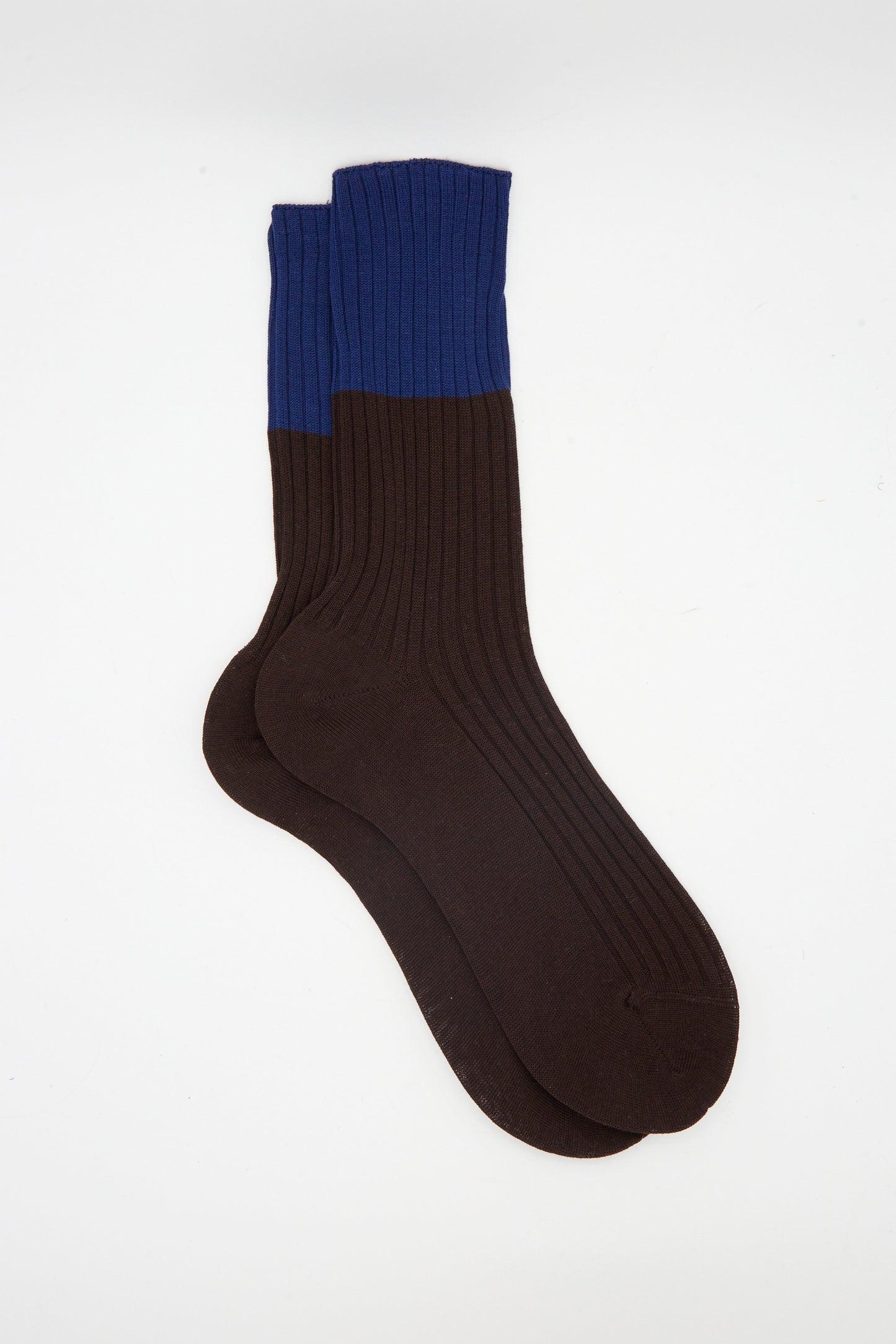 The Sofie D'Hoore Ribbed Cotton Four Socks in Dark Blue and Cacao feature a brown foot and ankle with a blue top, shown laid flat on a white background.
