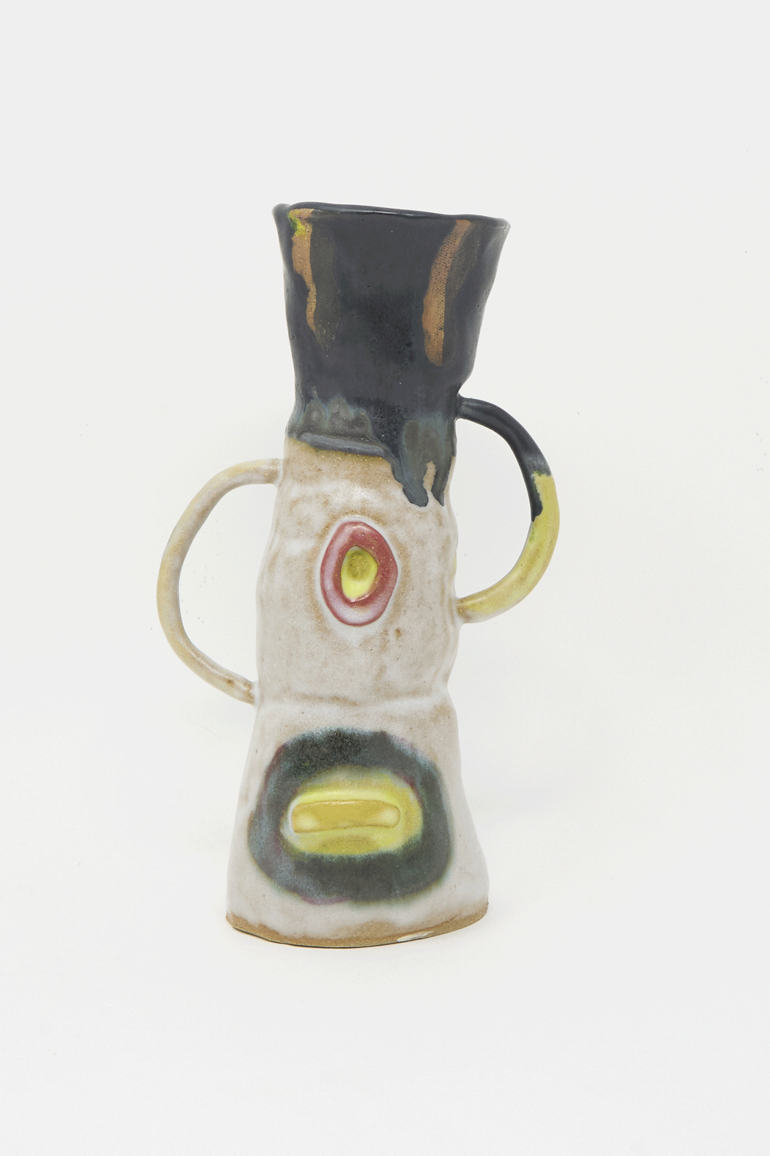 A gif of Tamar Mogendorff's ceramics.
