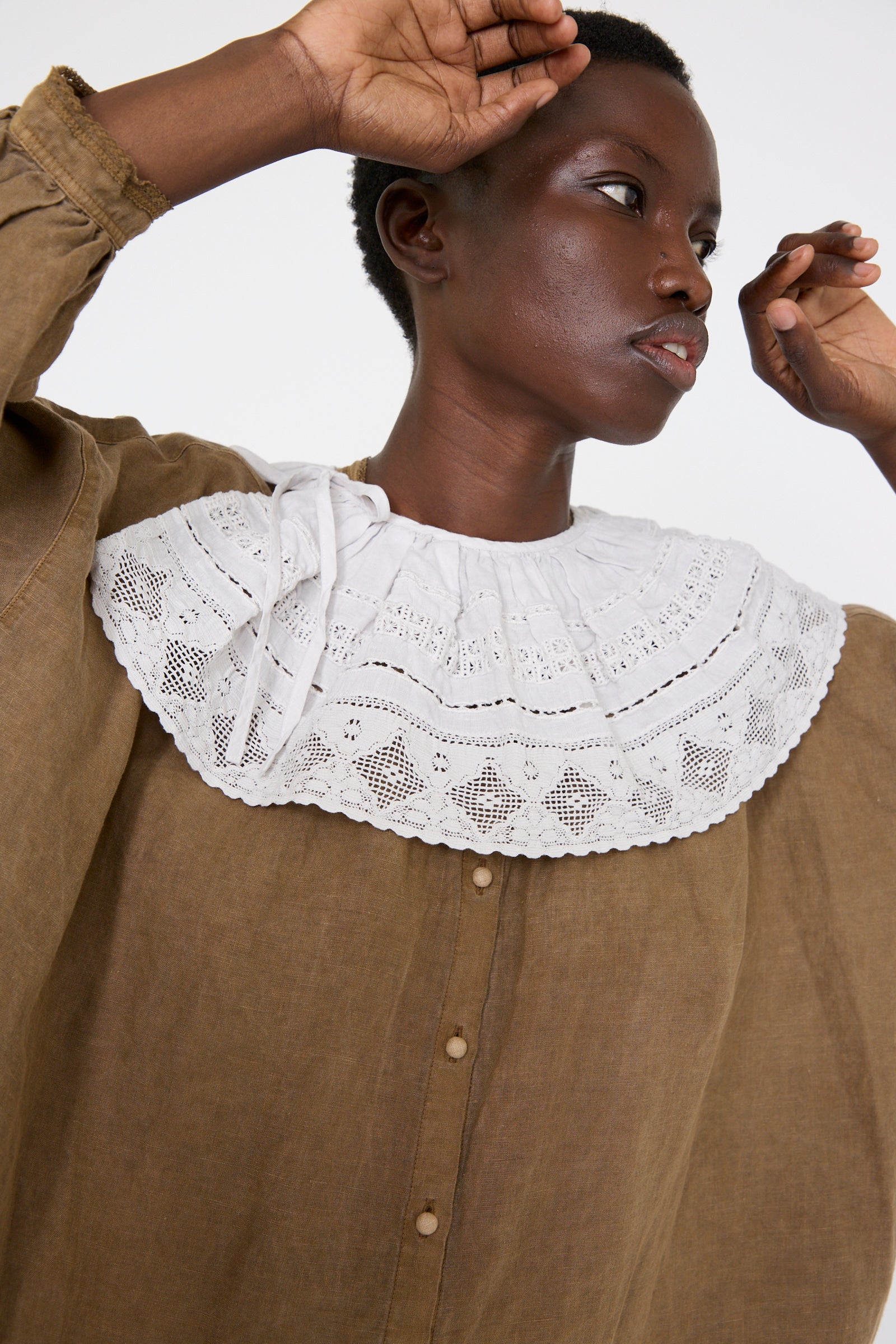 A woman wearing the Linen Cotton Lace Detachable Collar in Off White by nest Robe, against a plain background.