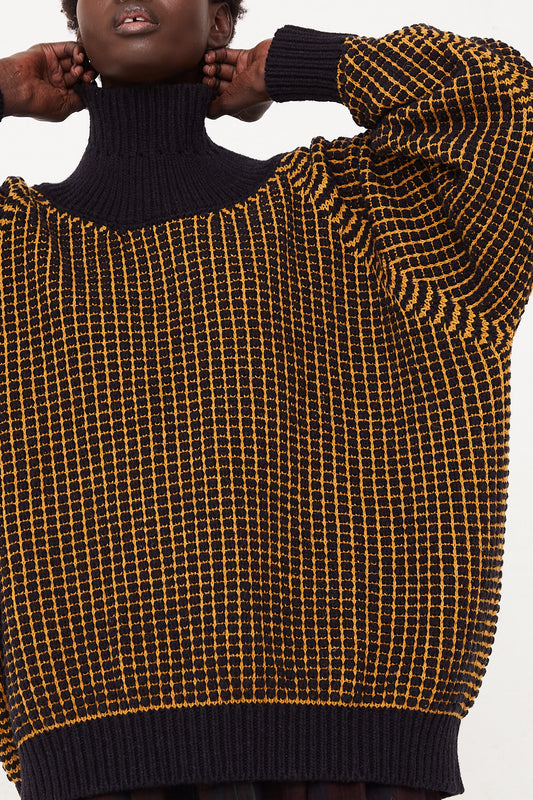 Turtleneck Sweater in Pitch Black Gold Lalin