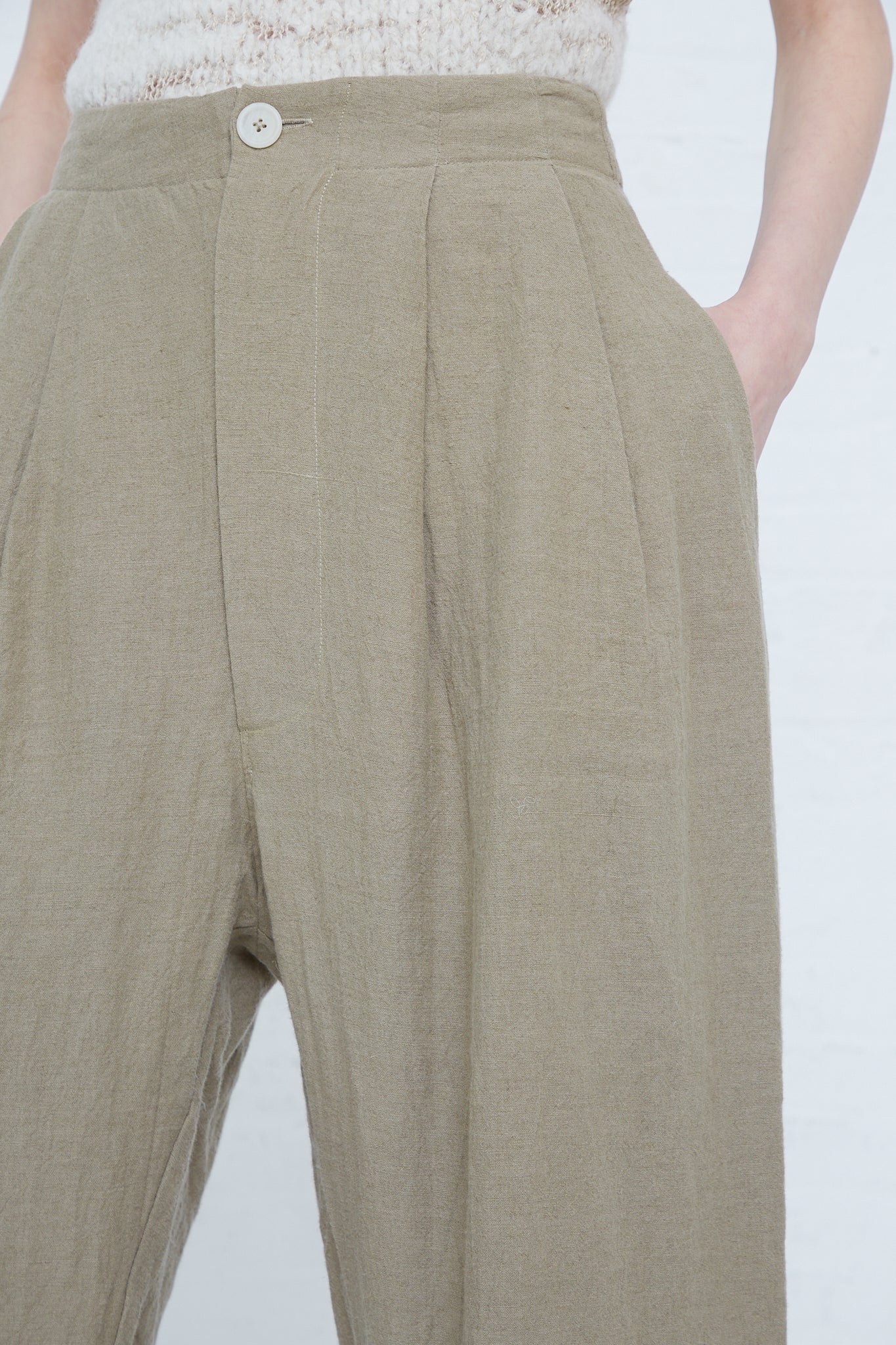 A woman wearing the Linen and Wool Como Trouser in Clay by Lauren Manoogian.